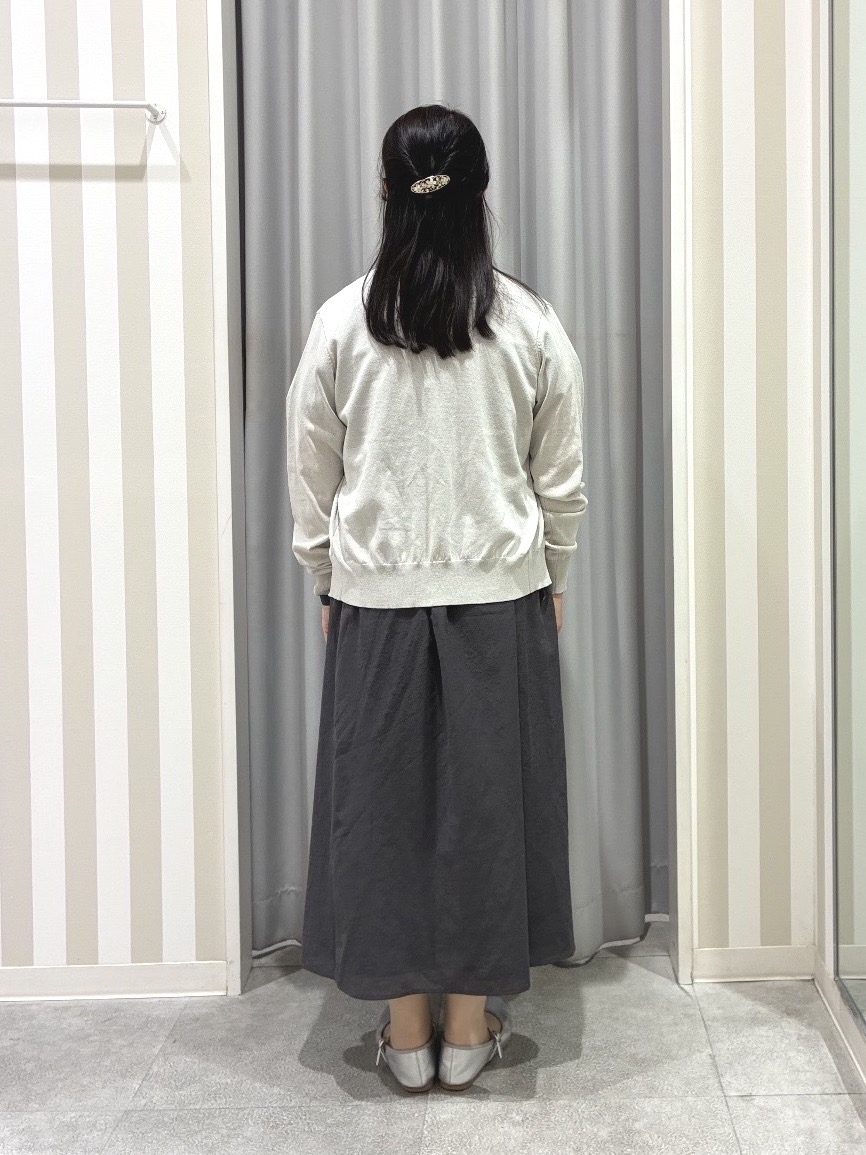 vanseさんの「SHOO･LA･RUE｜【洗濯機可/UV/アンチピリング/S-LL】いろいろボタンが華やか クルーネックカーディガン」を使ったコーディネート