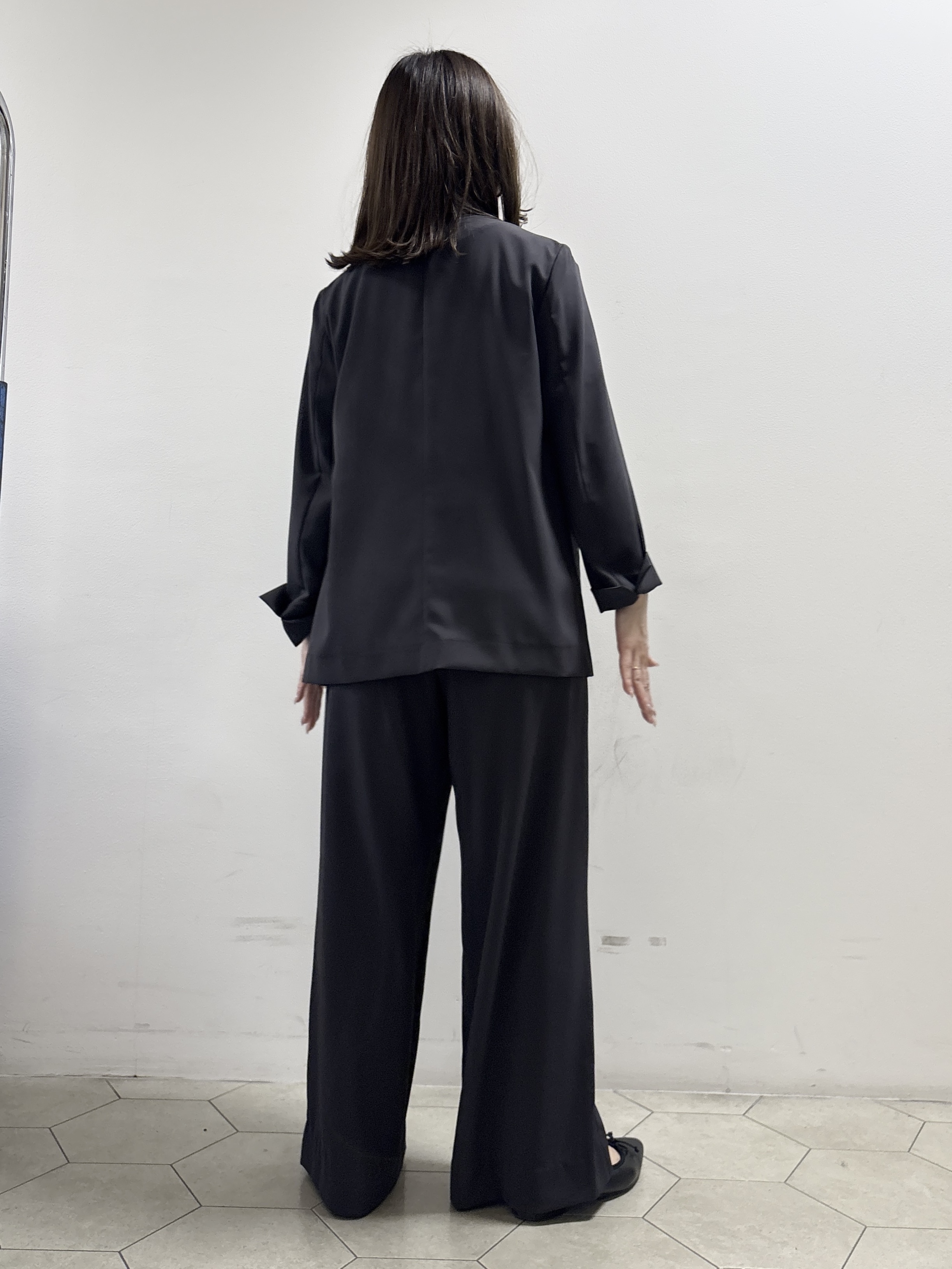 kahoさんの「INDIVI｜【さらに軽く軽快！／着る日傘】ノーカラージャケット」を使ったコーディネート