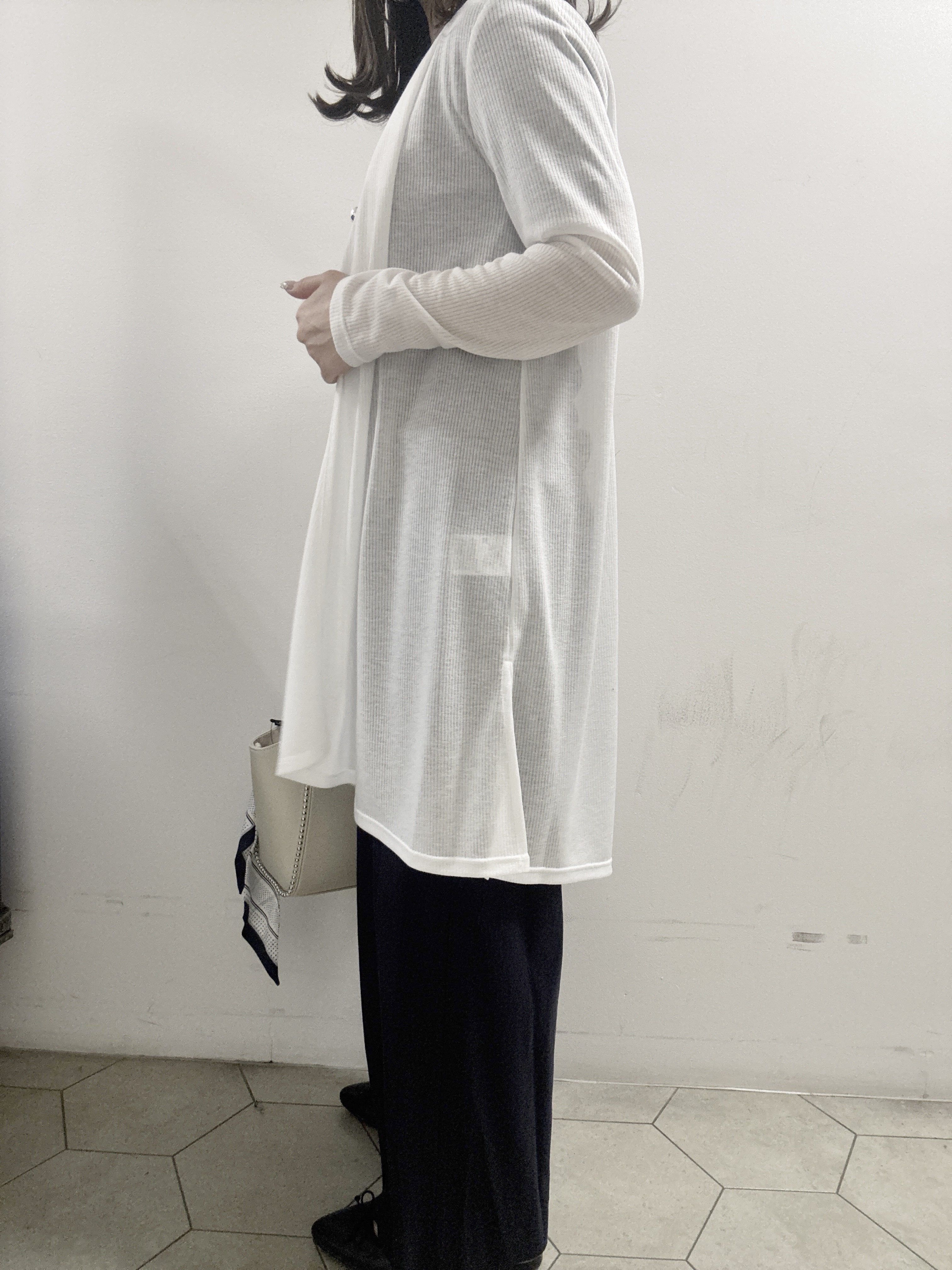 kahoさんの「INDIVI｜【洗える／アンサンブル可能】シアースストライプカーディガン」を使ったコーディネート