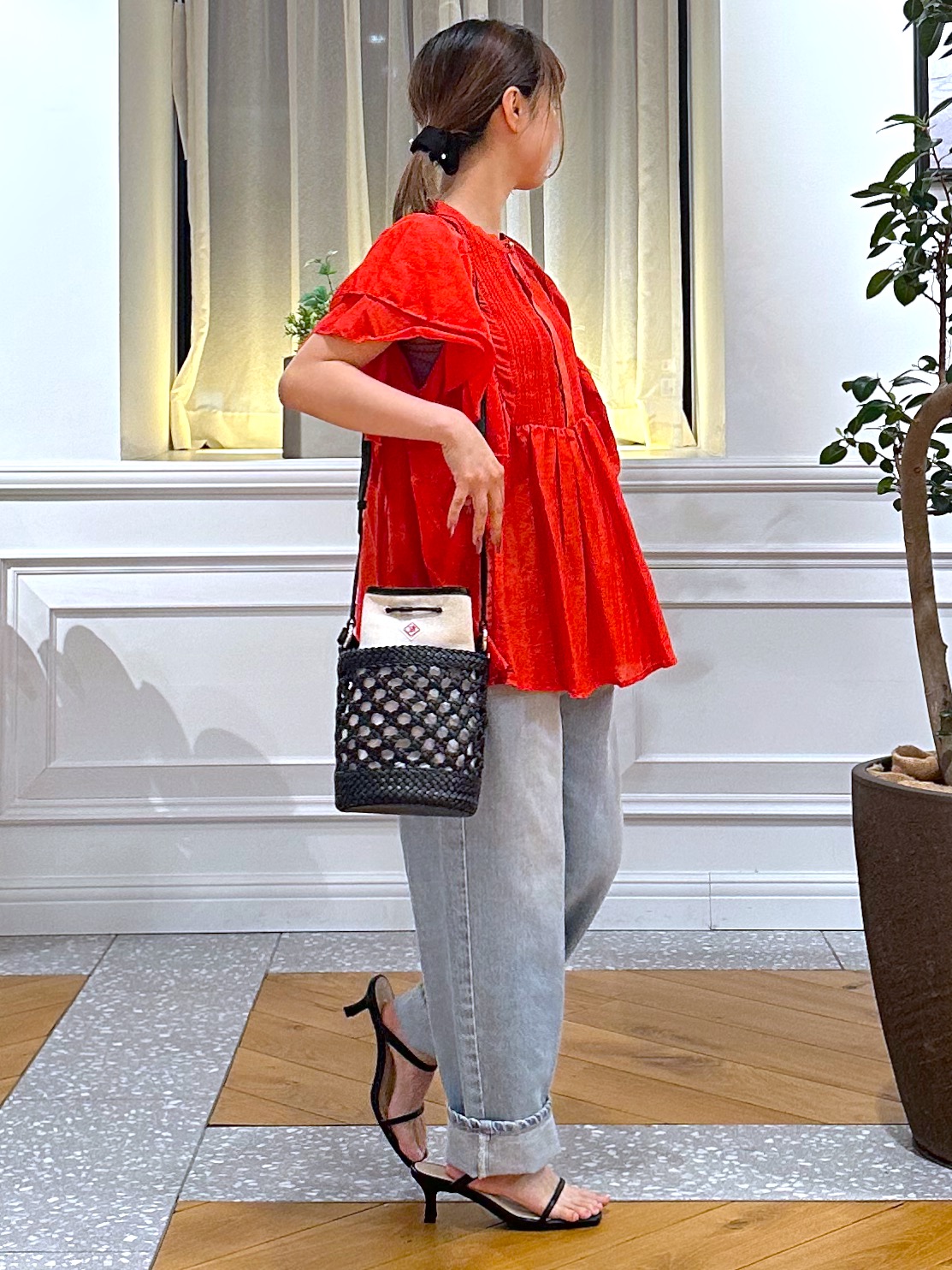 なべこさんの「DRESSTERIOR｜コットンシルク ラッフルスリーブ ブラウス」を使ったコーディネート