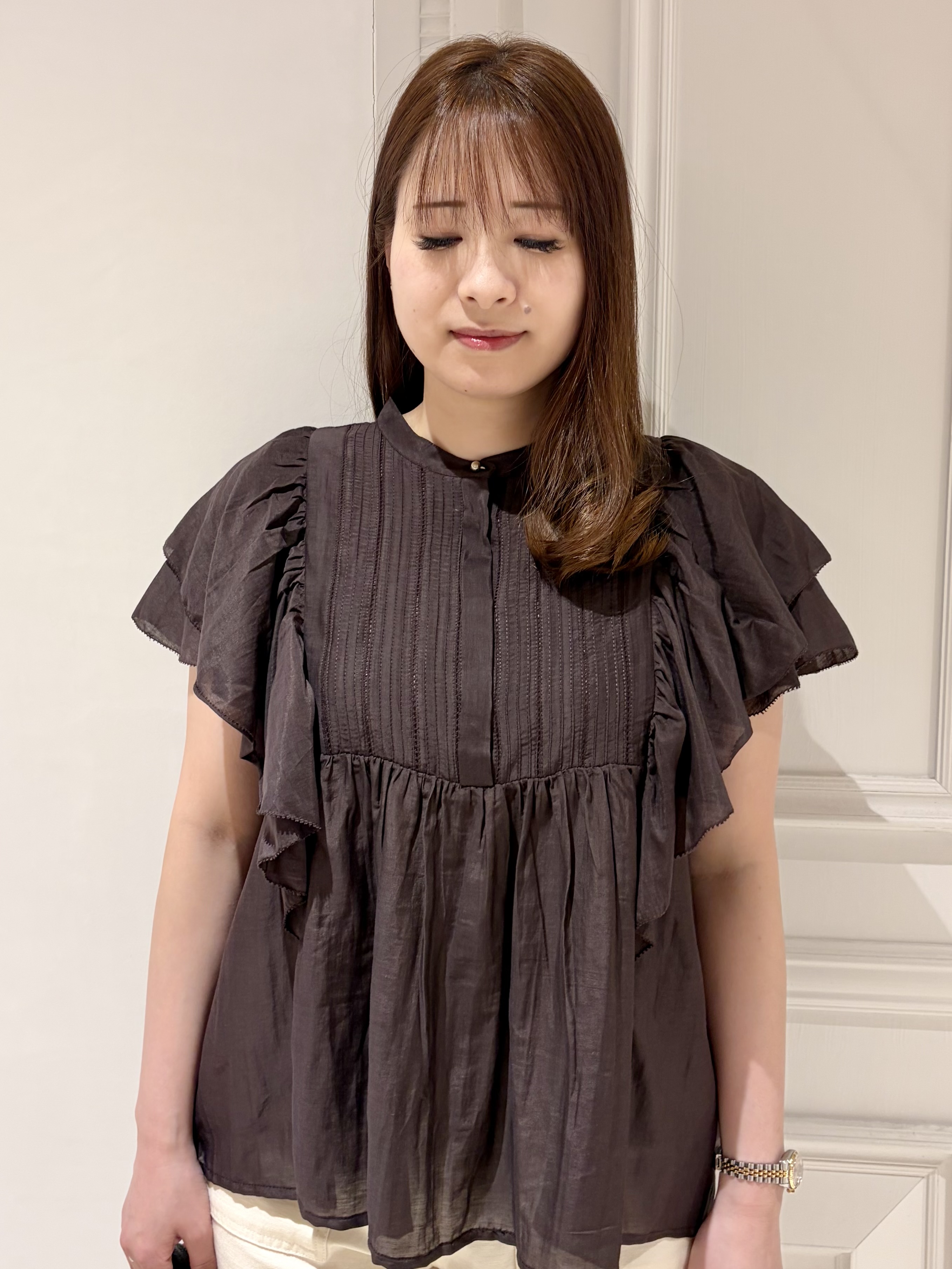 minowaさんの「DRESSTERIOR｜コットンシルク ラッフルスリーブ ブラウス」を使ったコーディネート