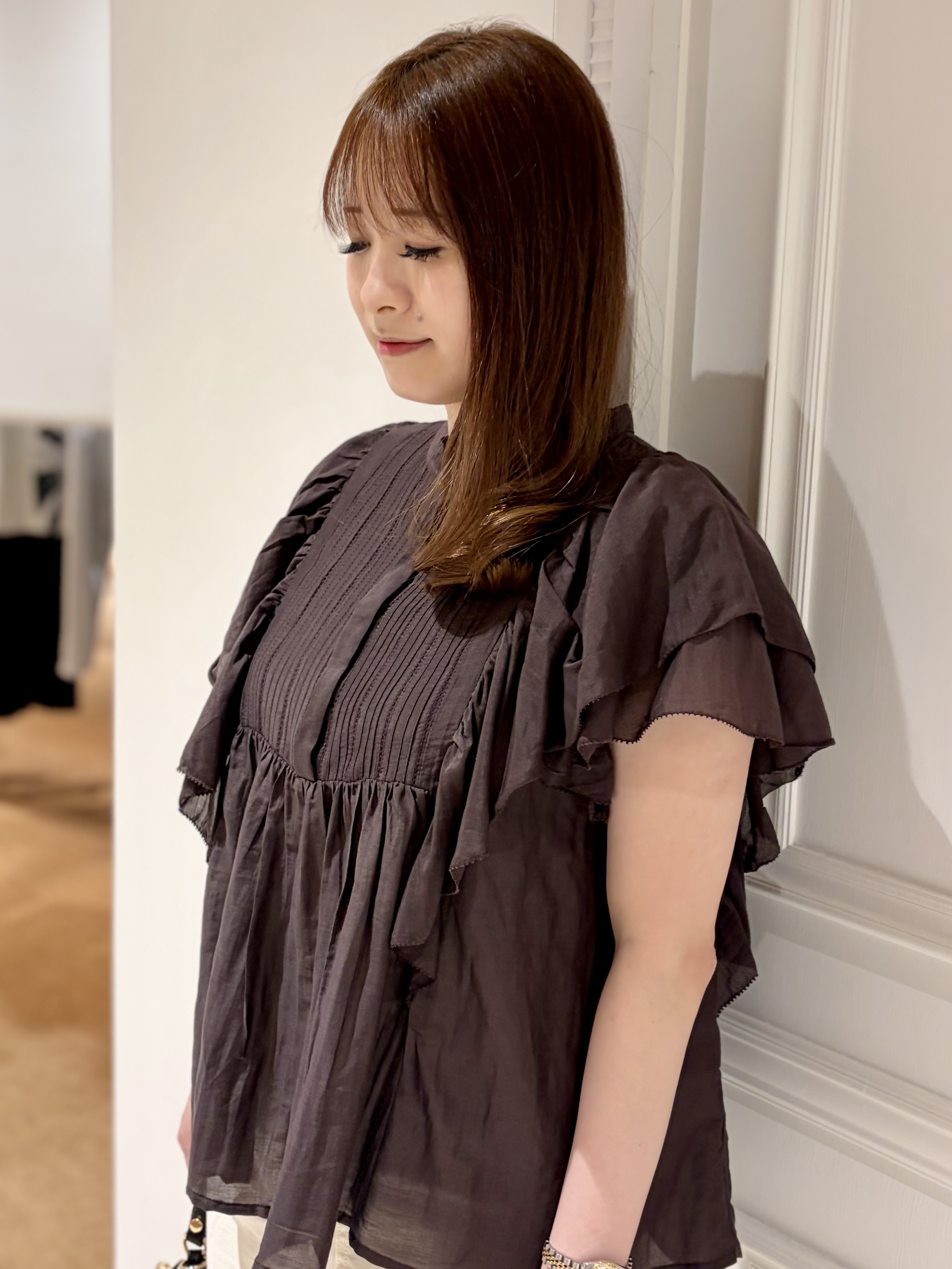 minowaさんの「DRESSTERIOR｜コットンシルク ラッフルスリーブ ブラウス」を使ったコーディネート