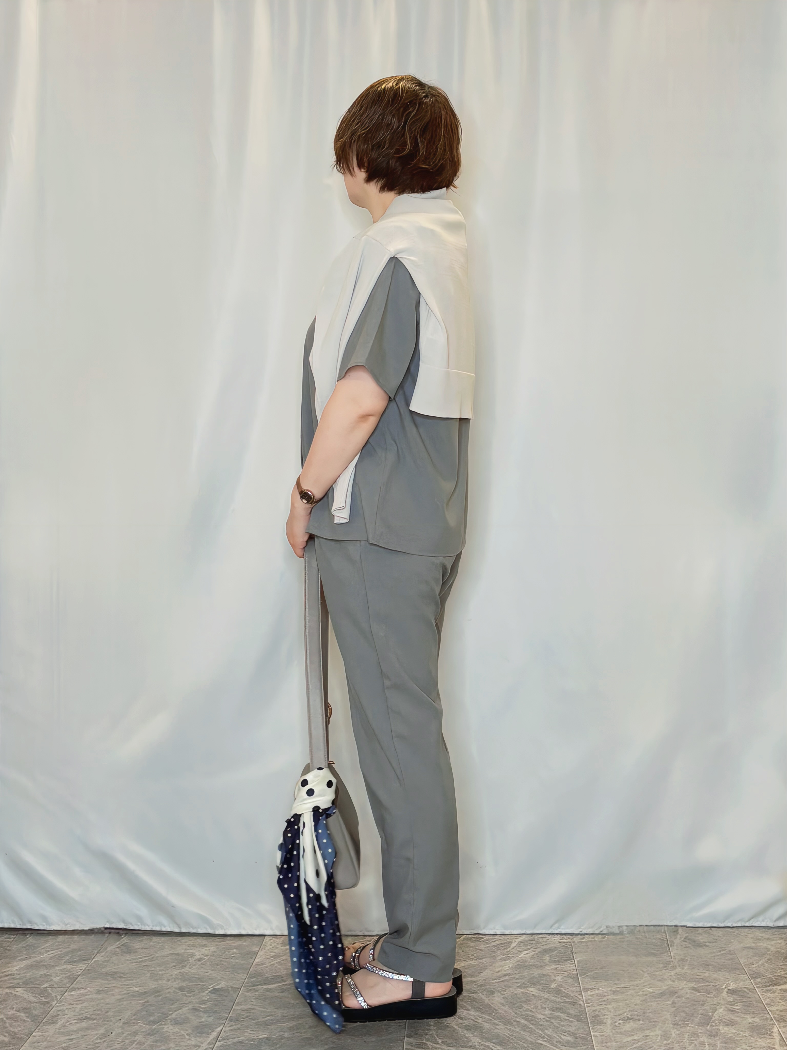 たみさんの「SHOO･LA･RUE｜【洗濯機可/ひんやり/UV】さらっとしたタッチが心地よい ショート丈 Vネックカーディガン」を使ったコーディネート