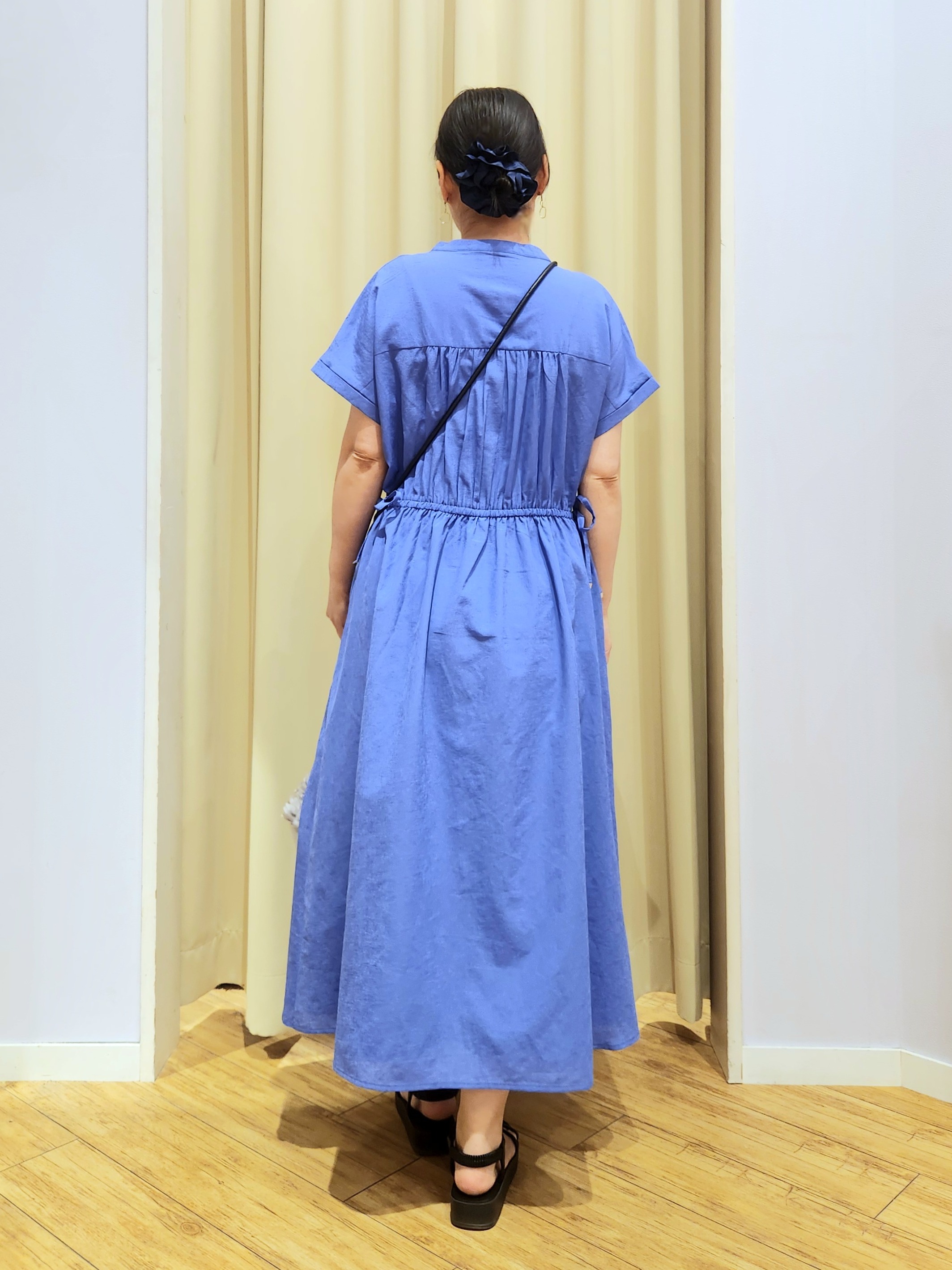 くまさんの「SHOO･LA･RUE｜【ひんやり/UV/吸水速乾/洗濯機可】さらり快適 ギャザーリボンワンピース」を使ったコーディネート