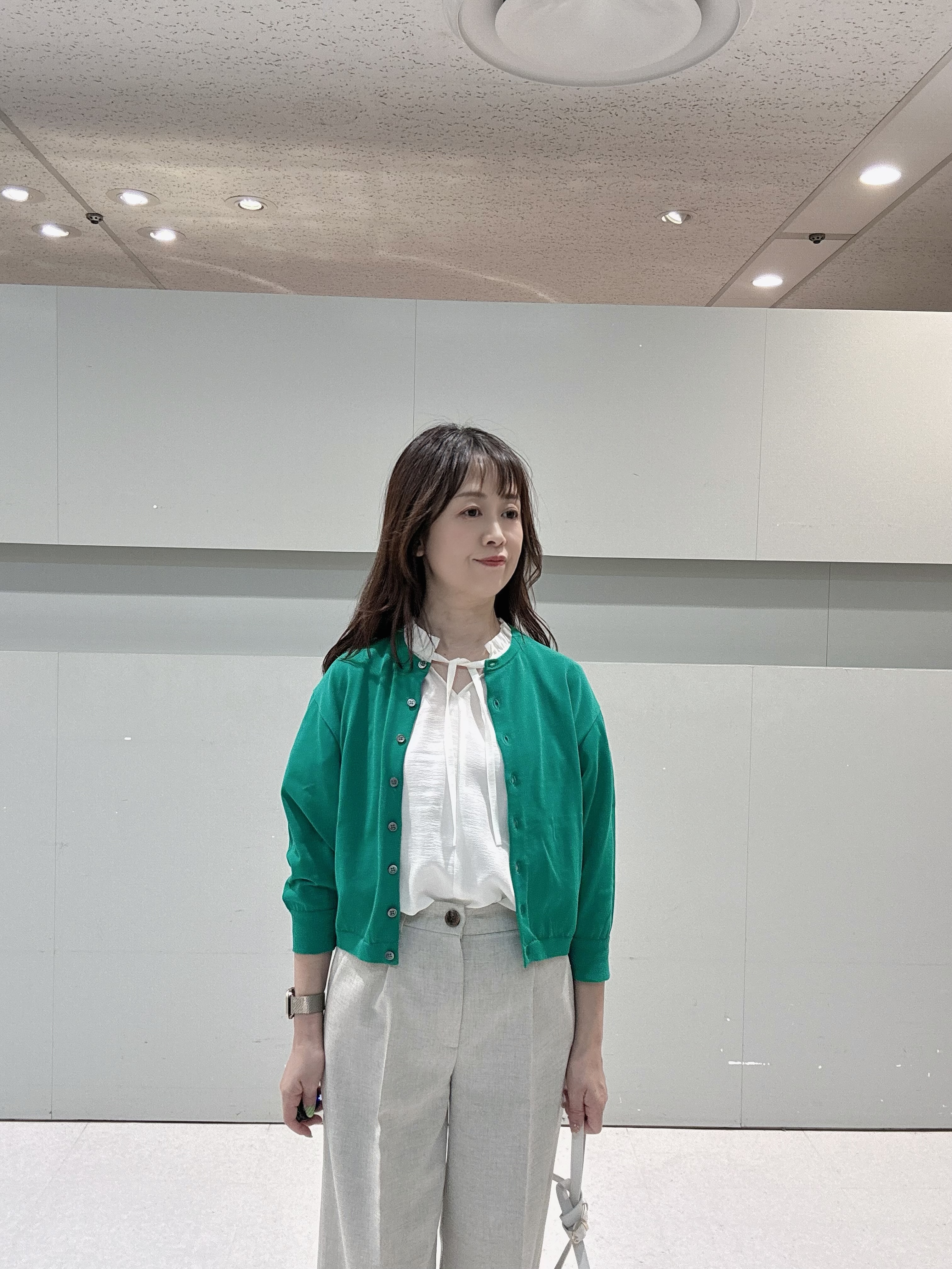 makiさんの「UNTITLED｜【洗える/日除け・冷房対策に】ハイゲージクルーネックカーディガン」を使ったコーディネート