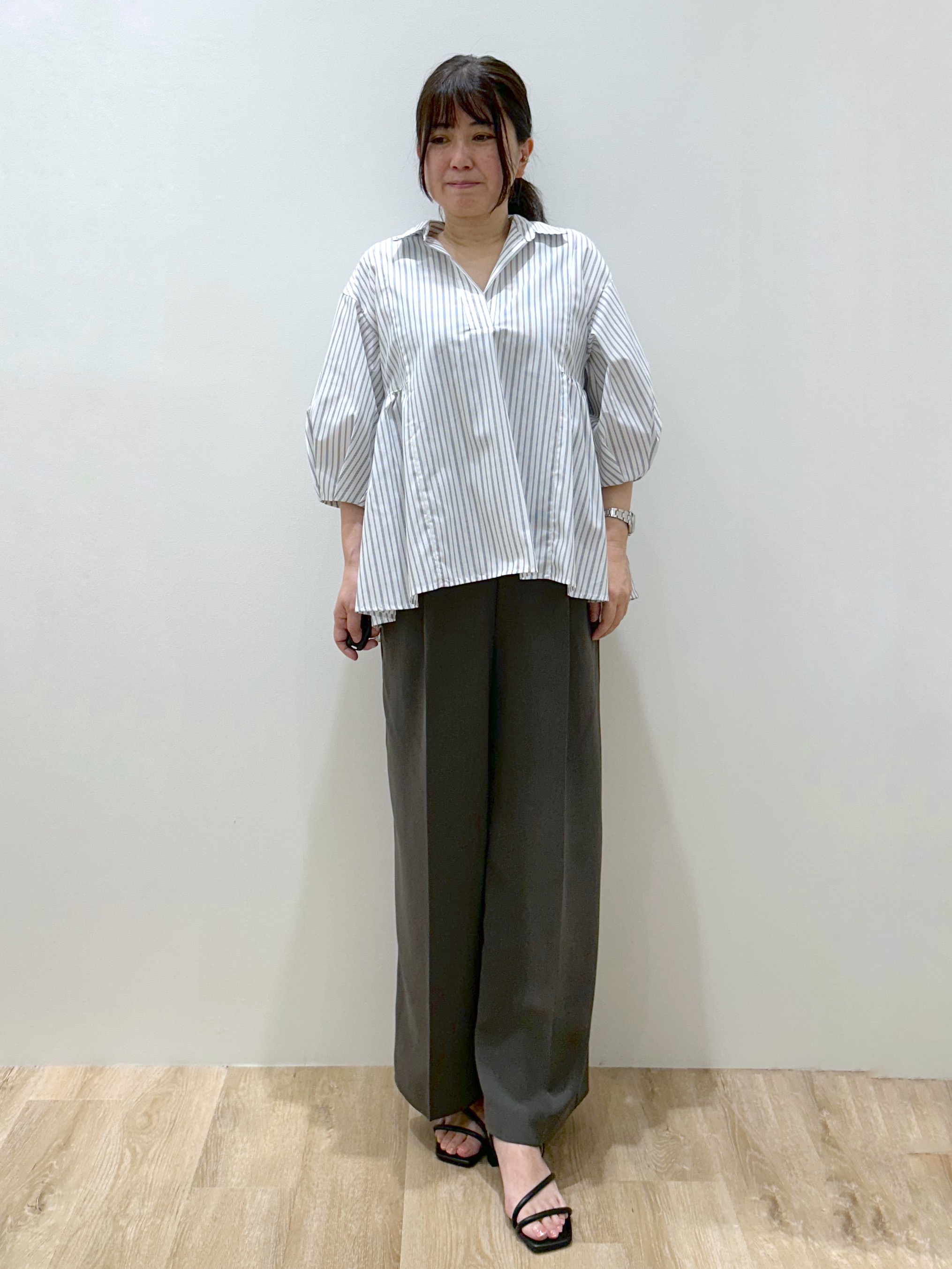 ひろみさんの「OPAQUE.CLIP｜スキッパーペプラムブラウス【洗濯機OK】」を使ったコーディネート
