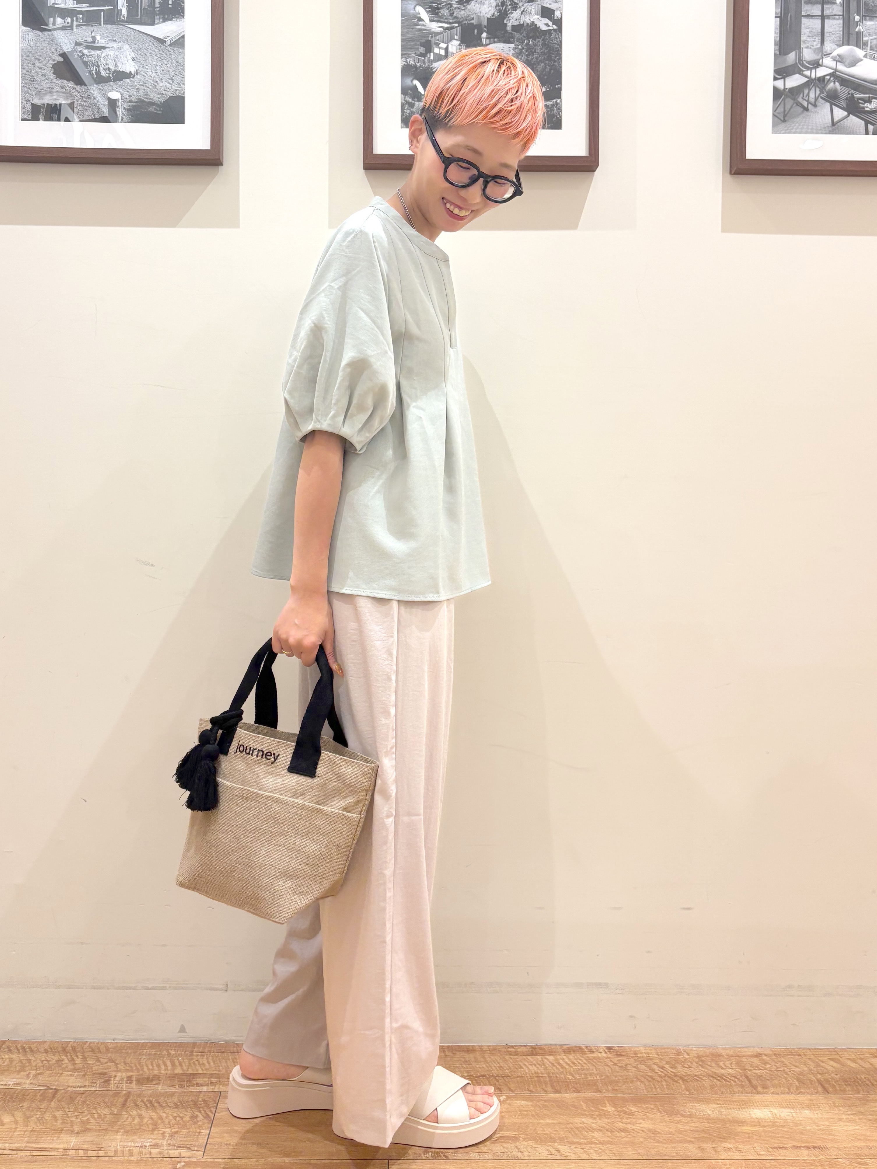 Ayumiさんの「SHOO･LA･RUE｜【高レビュー/洗濯後しわになりにくい/インせず着られる】自然に体型カバー 麻調ペプラムブラウス」を使ったコーディネート