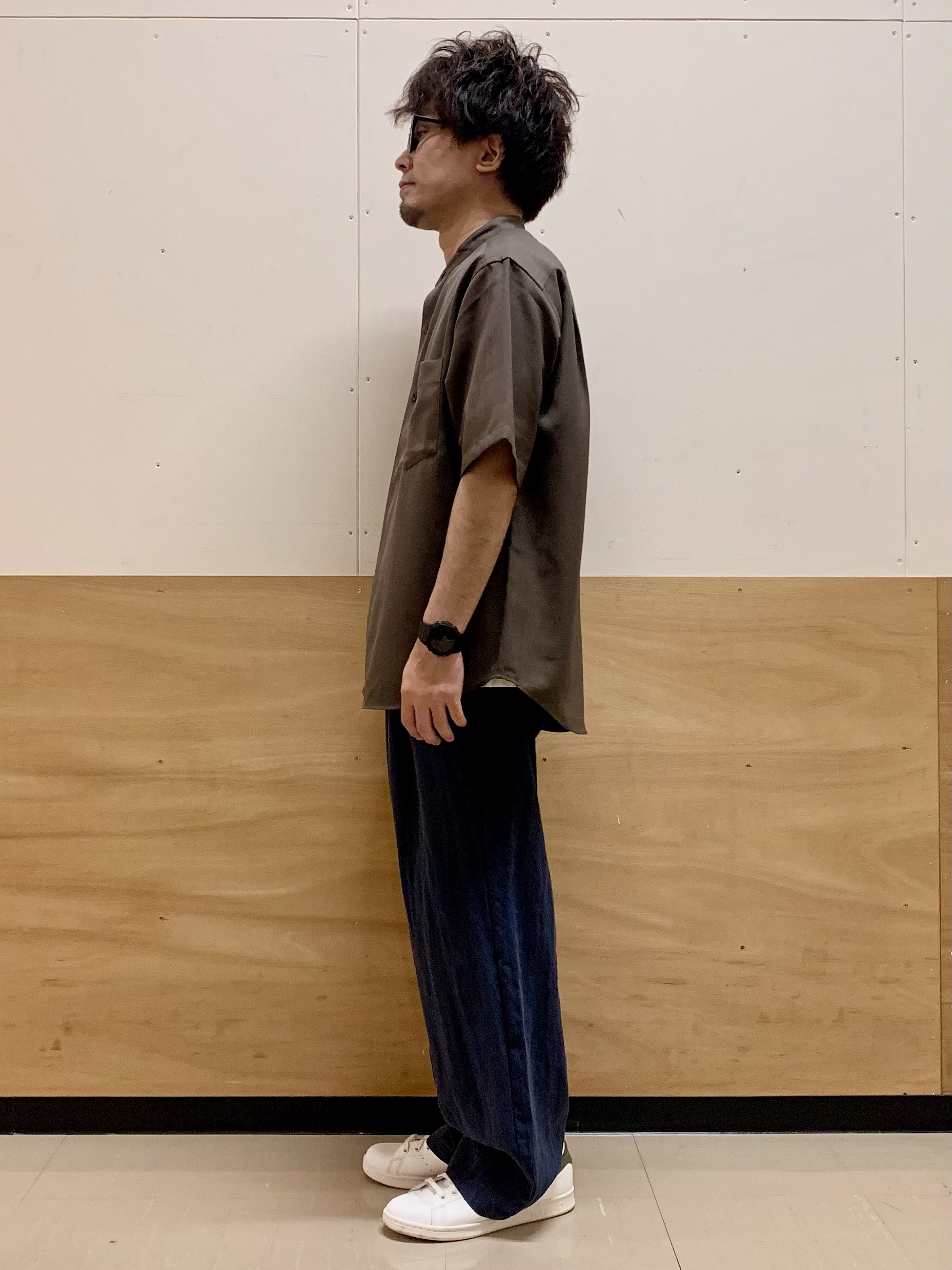 MATUさんの「THE SHOP TK｜LITE TEX バンドカラー半袖シャツ 接触冷感/吸水速乾/UVカット/アンチピリング/イージーケ」を使ったコーディネート