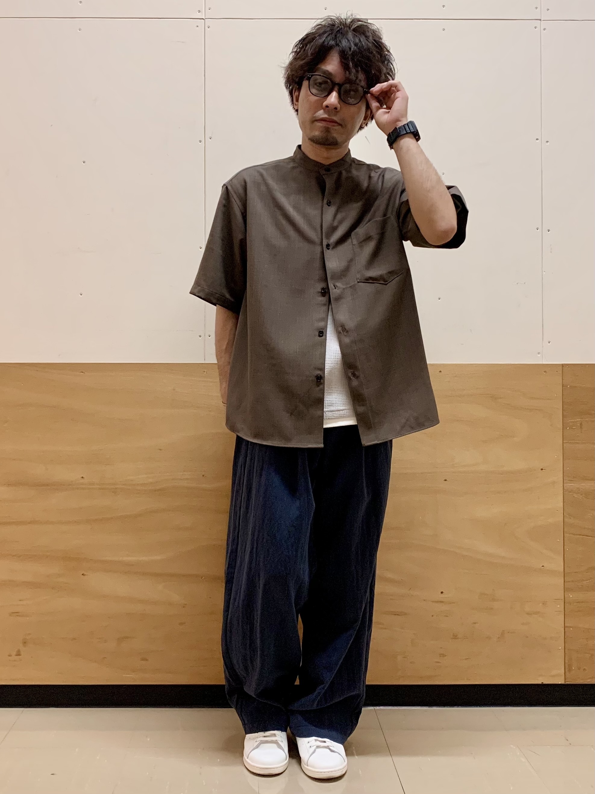 MATUさんの「THE SHOP TK｜LITE TEX バンドカラー半袖シャツ 接触冷感/吸水速乾/UVカット/アンチピリング/イージーケ」を使ったコーディネート
