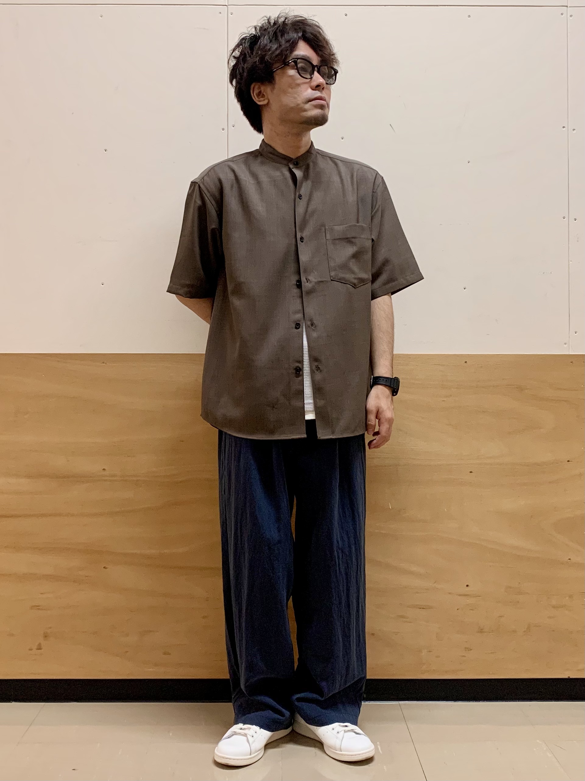 MATUさんの「THE SHOP TK｜LITE TEX バンドカラー半袖シャツ 接触冷感/吸水速乾/UVカット/アンチピリング/イージーケ」を使ったコーディネート