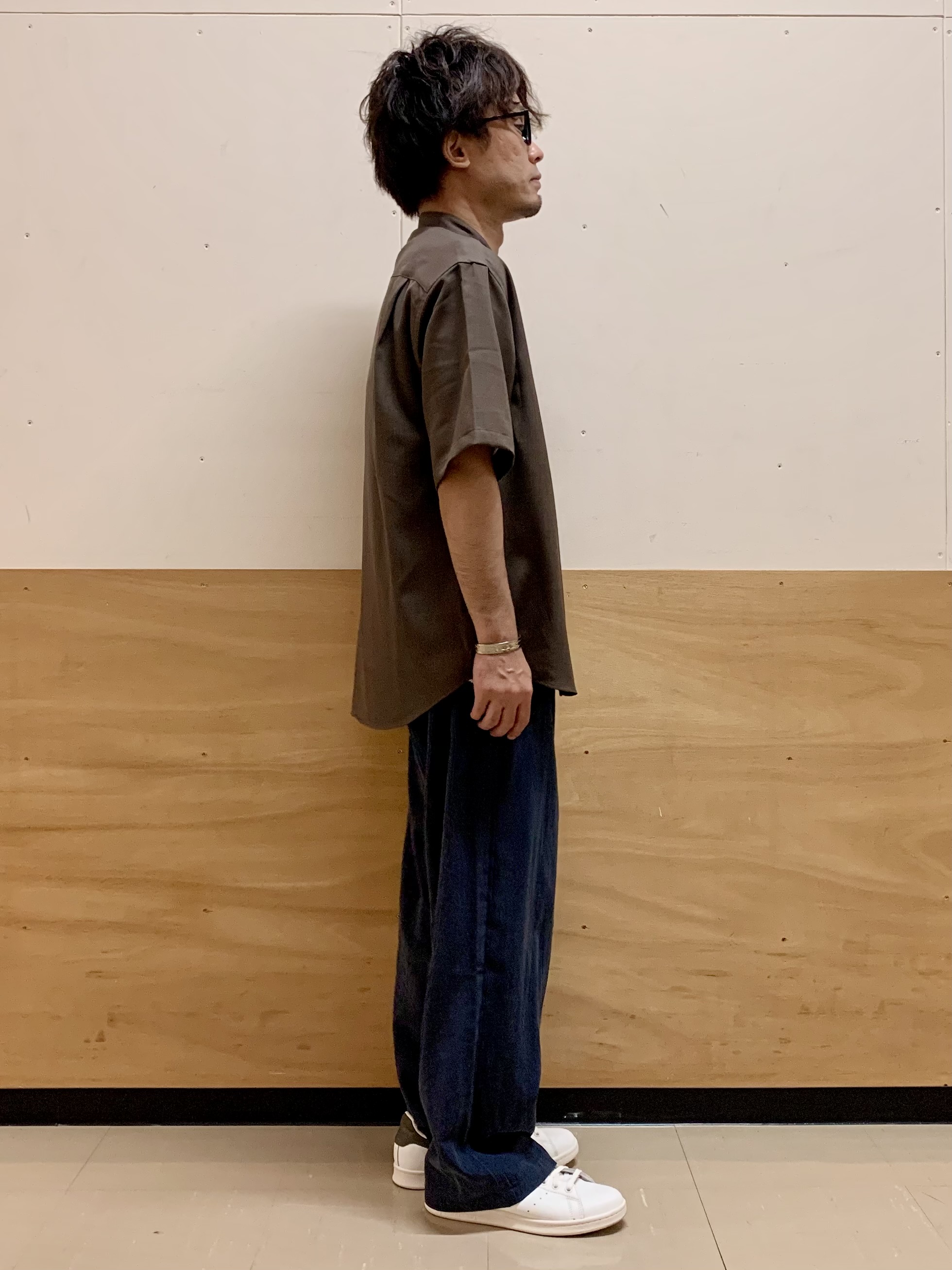 MATUさんの「THE SHOP TK｜LITE TEX バンドカラー半袖シャツ 接触冷感/吸水速乾/UVカット/アンチピリング/イージーケ」を使ったコーディネート