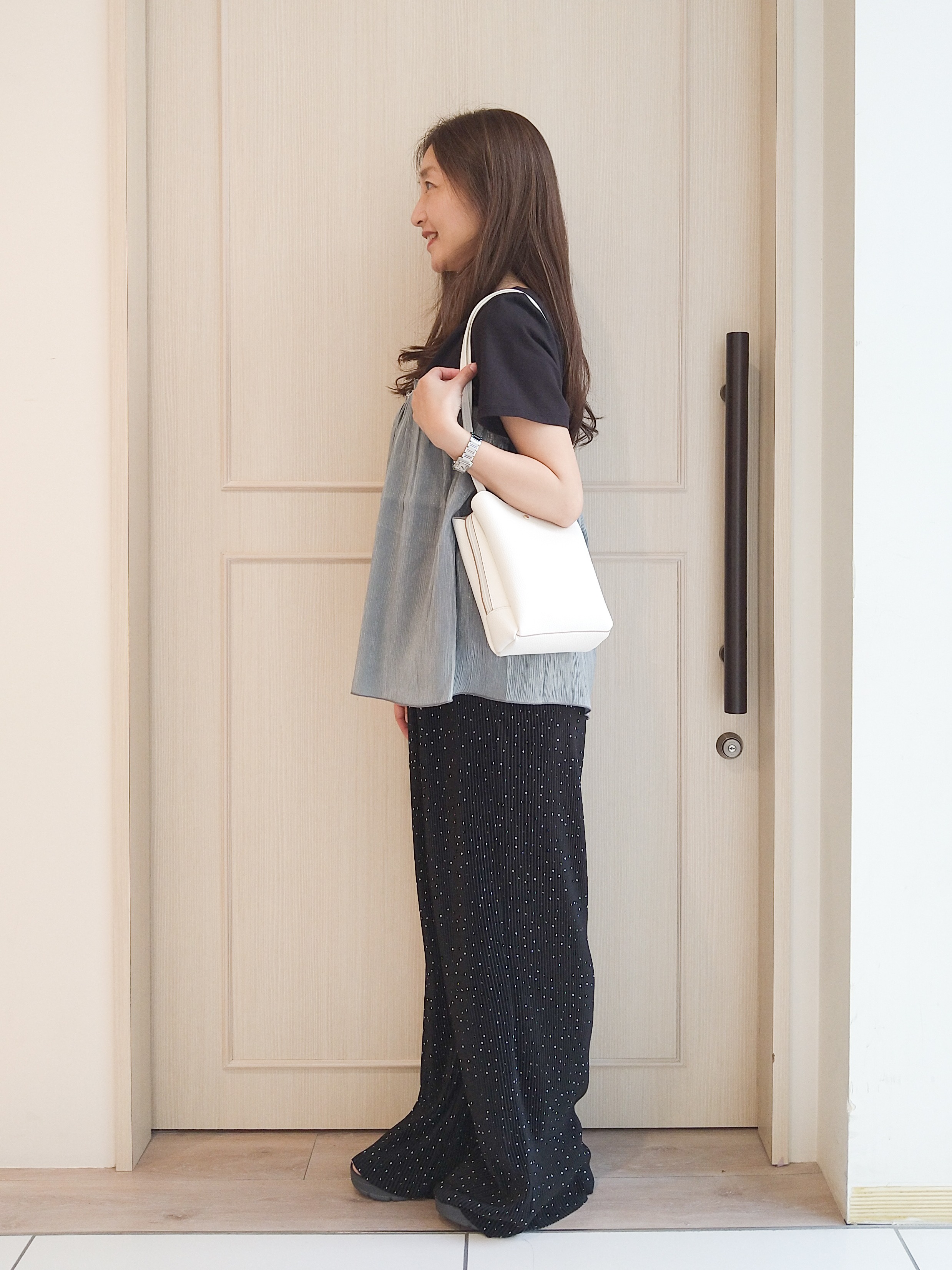 mi-saさんの「SHOO･LA･RUE｜【ひんやり/S-LL】1枚でインせず決まる きらきらビスチェ風Tシャツ」を使ったコーディネート