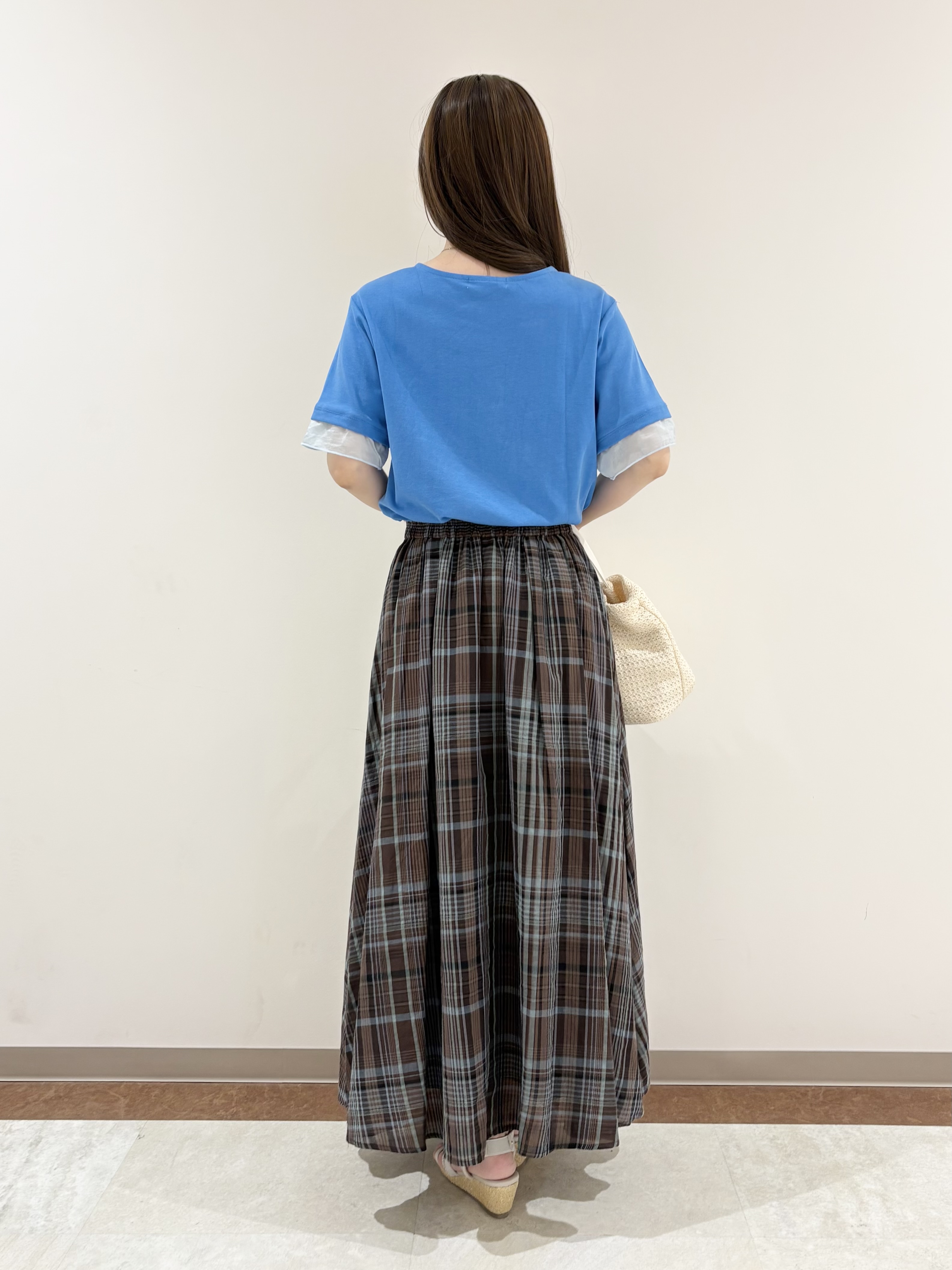 まきさんの「grove｜【二の腕カバー/UVカット・ひんやり】袖口シアースクエアネックTシャツ」を使ったコーディネート