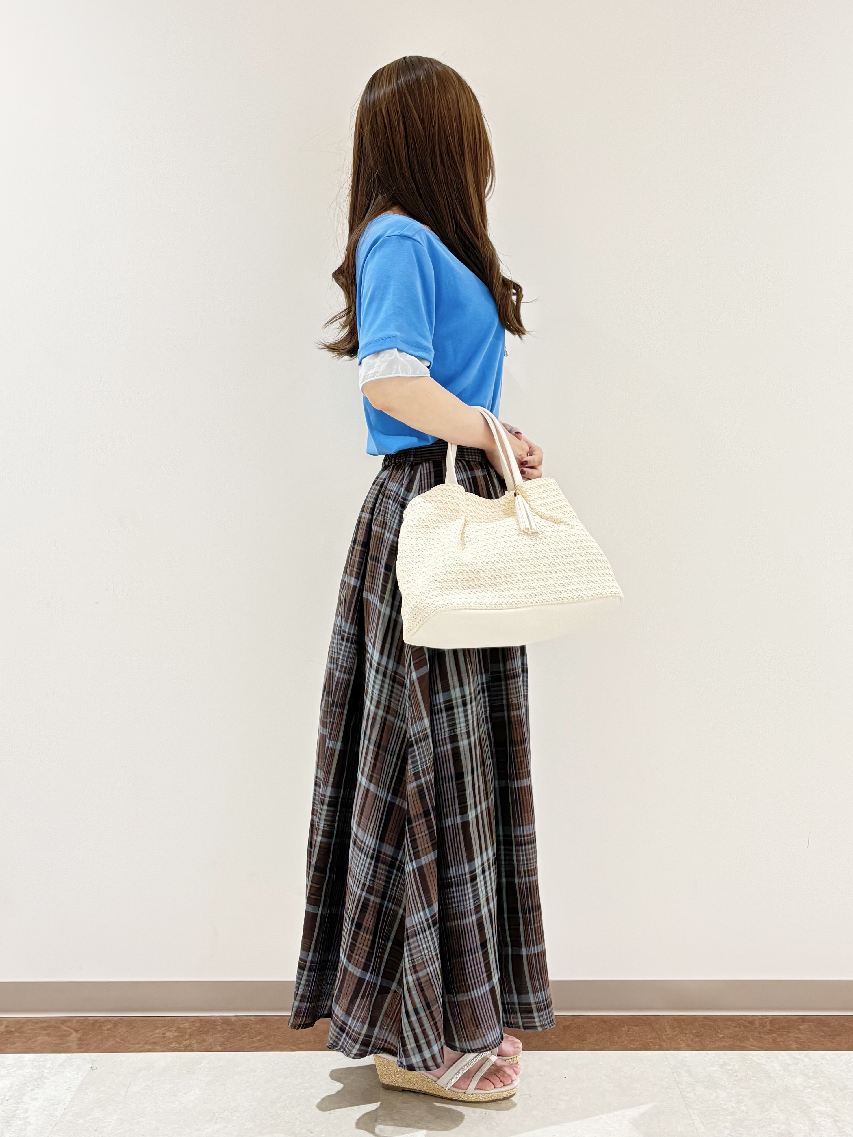 まきさんの「grove｜【二の腕カバー/UVカット・ひんやり】袖口シアースクエアネックTシャツ」を使ったコーディネート