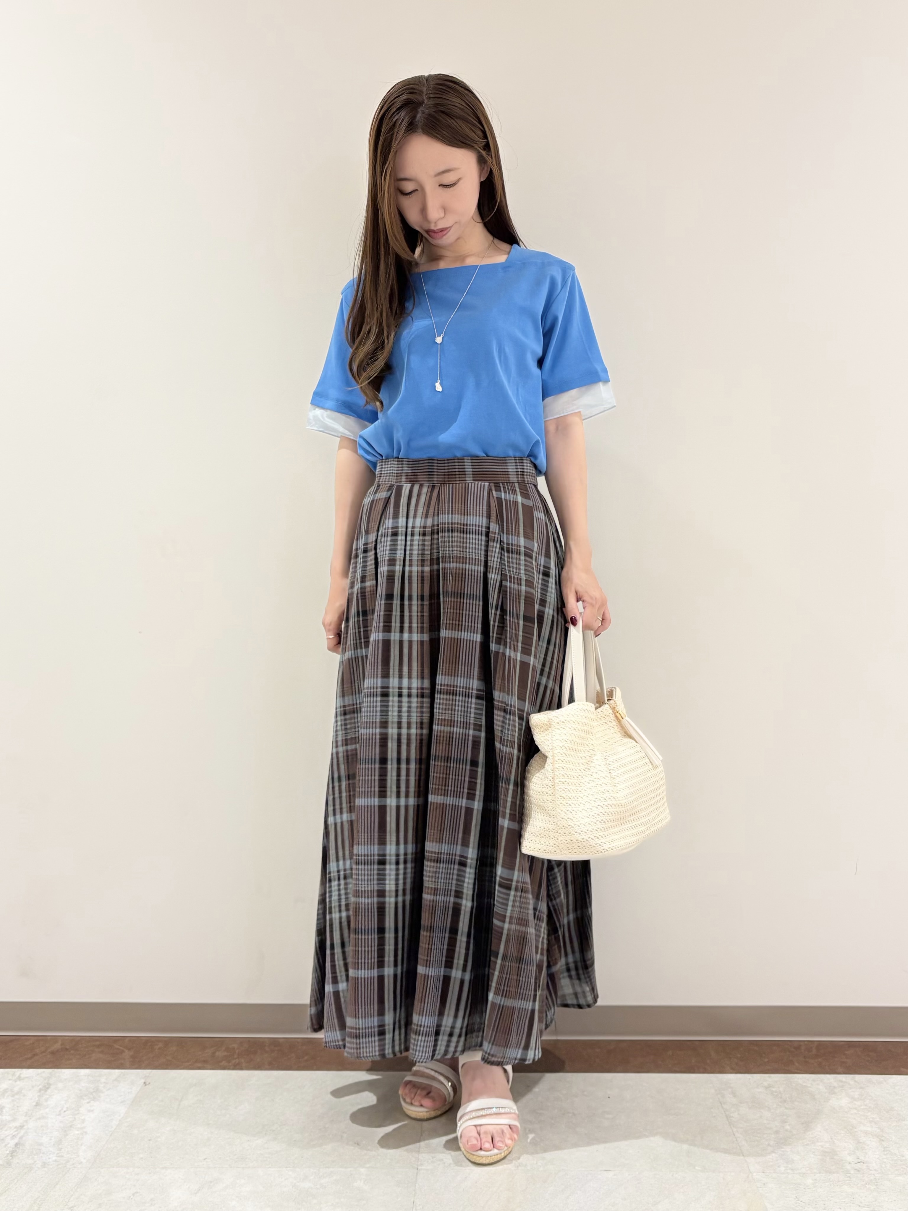 まきさんの「grove｜【二の腕カバー/UVカット・ひんやり】袖口シアースクエアネックTシャツ」を使ったコーディネート