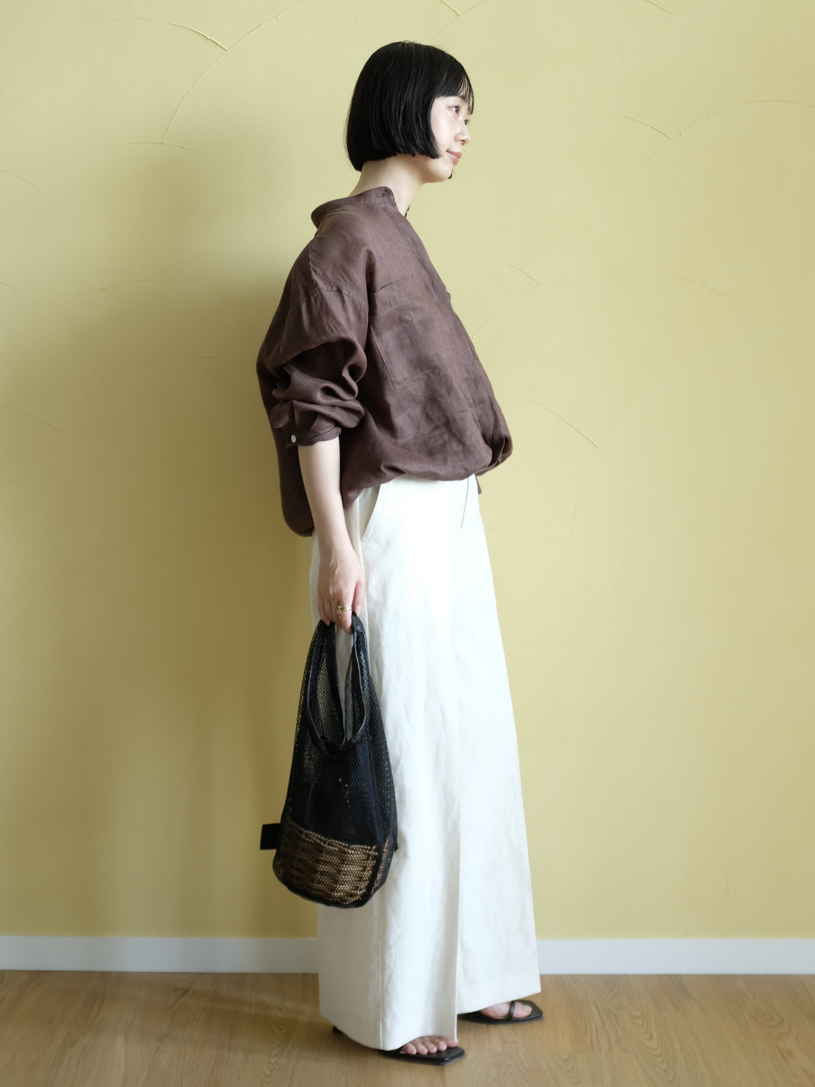 Kishimotoさんの「DRESSTERIOR｜【2WAY/羽織にも】ウォッシャブルリネン ドロストシャツ」を使ったコーディネート