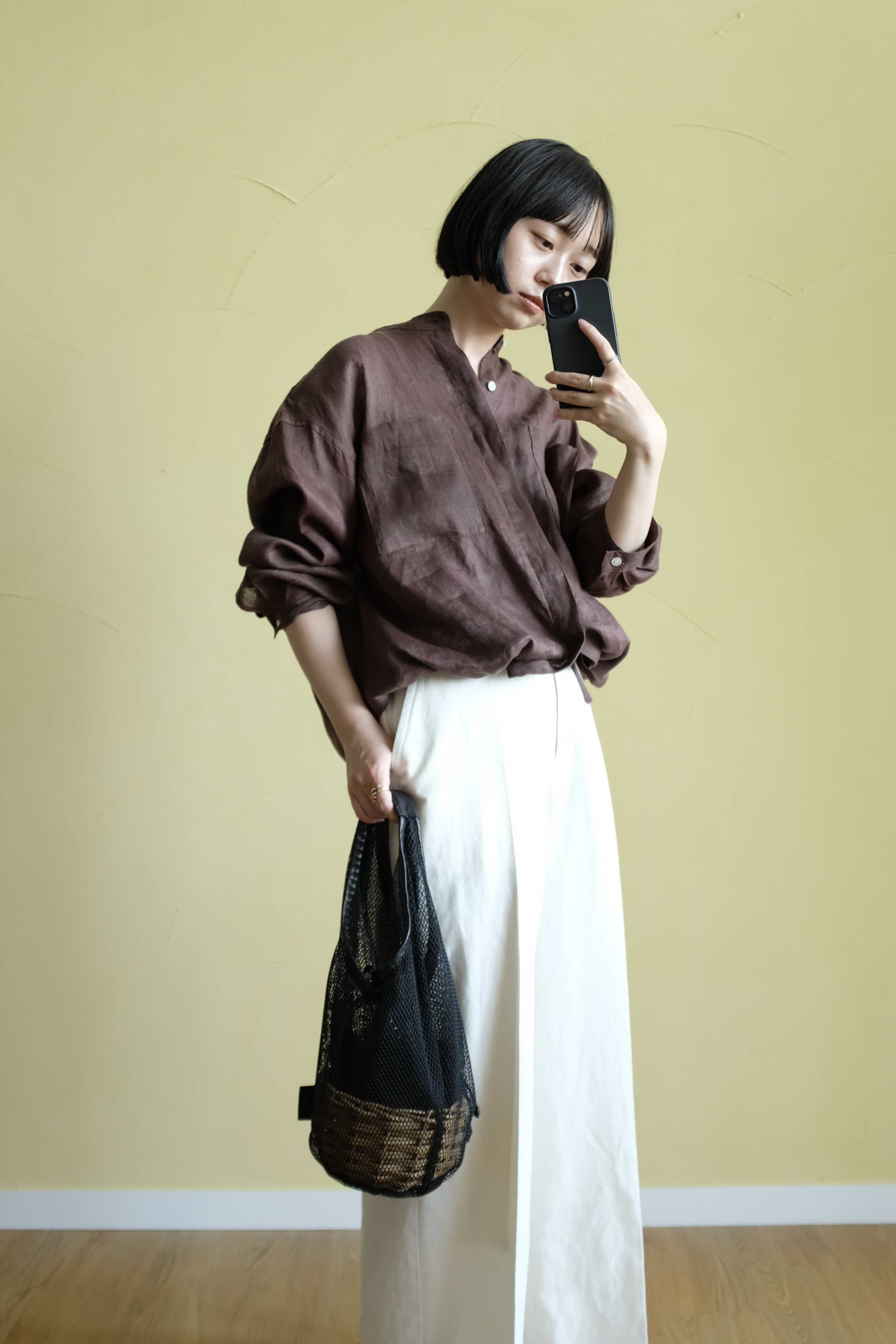 Kishimotoさんの「DRESSTERIOR｜【2WAY/羽織にも】ウォッシャブルリネン ドロストシャツ」を使ったコーディネート