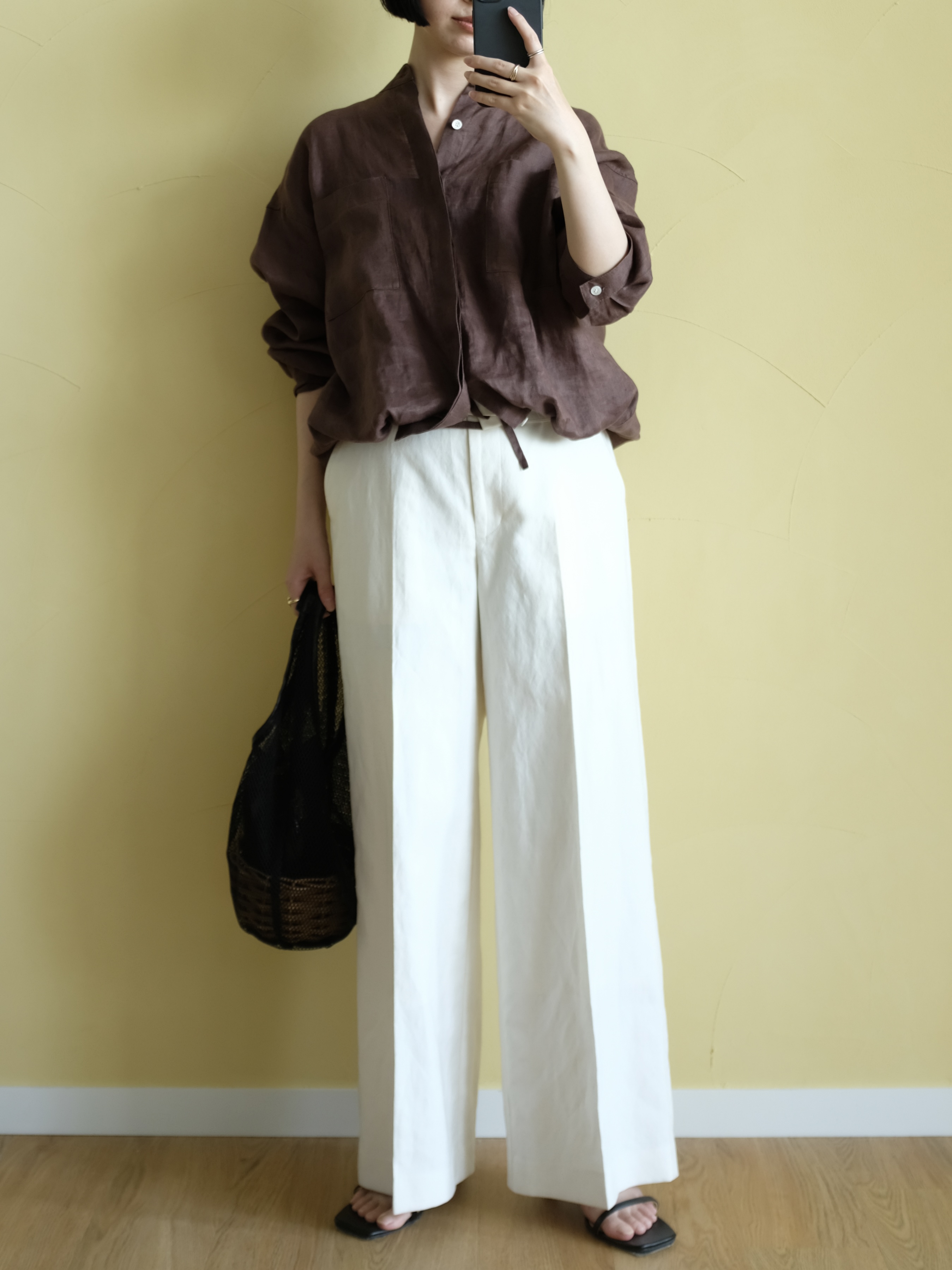 Kishimotoさんの「DRESSTERIOR｜【2WAY/羽織にも】ウォッシャブルリネン ドロストシャツ」を使ったコーディネート