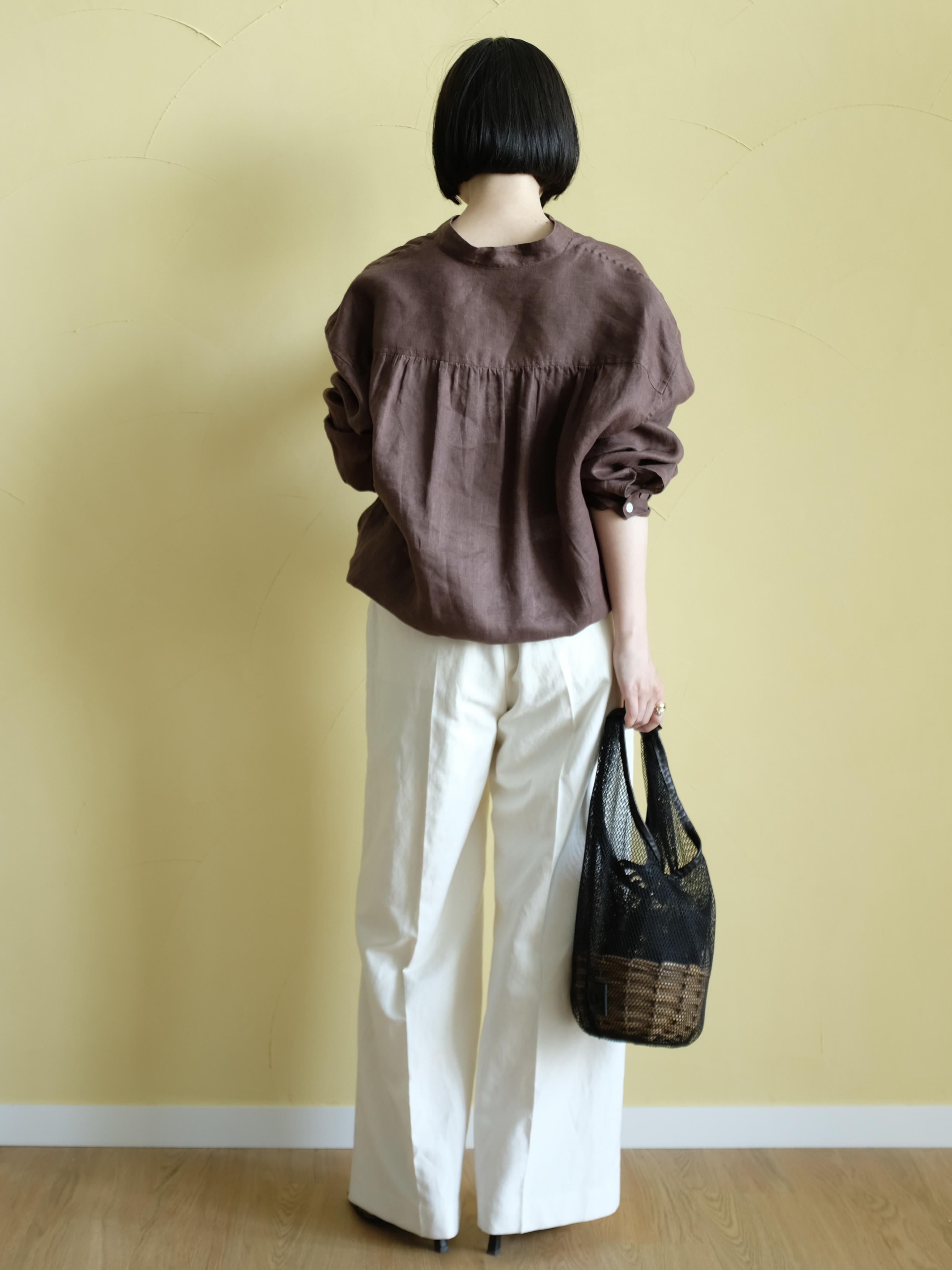 Kishimotoさんの「DRESSTERIOR｜【2WAY/羽織にも】ウォッシャブルリネン ドロストシャツ」を使ったコーディネート
