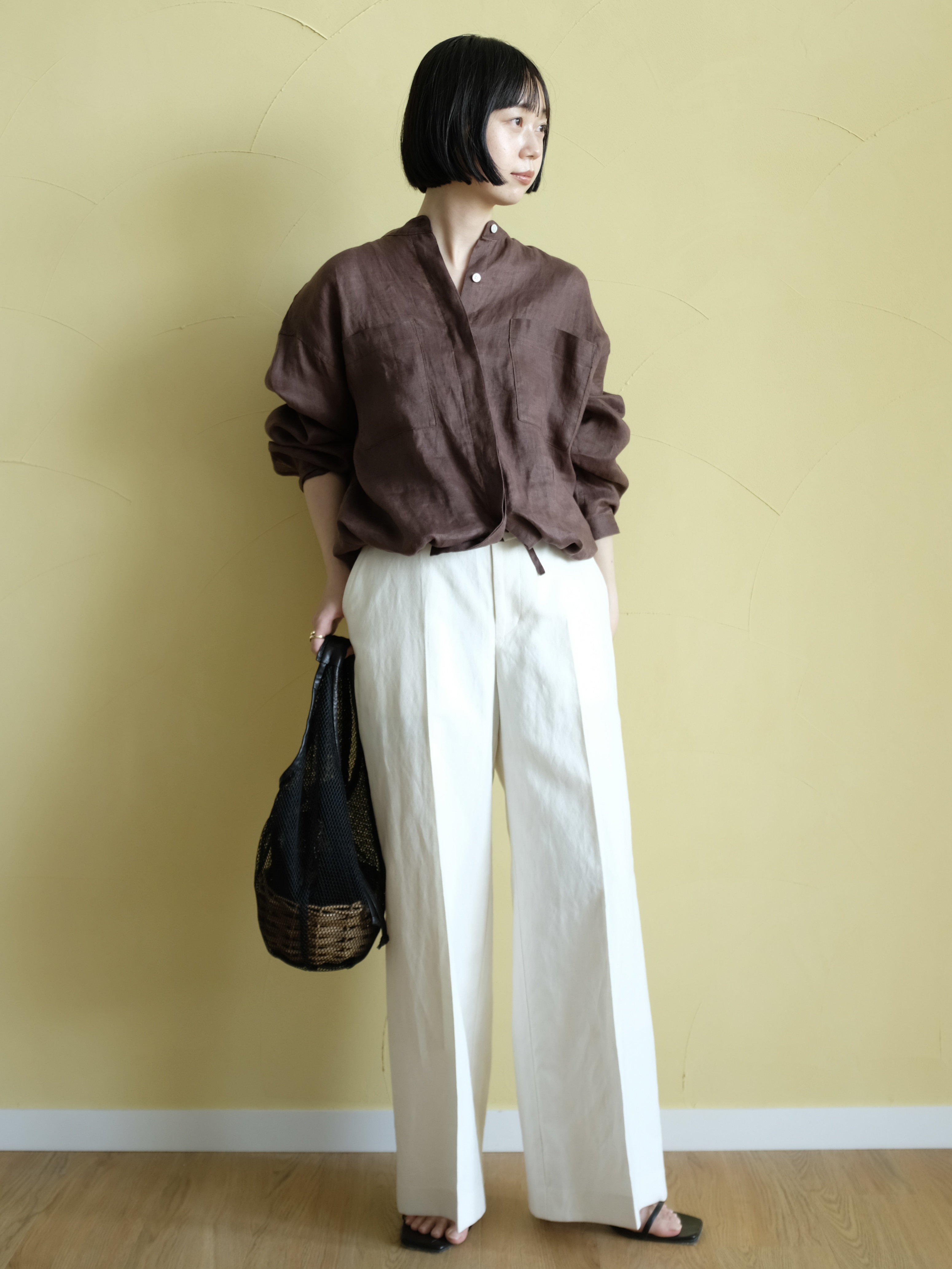 Kishimotoさんの「DRESSTERIOR｜【2WAY/羽織にも】ウォッシャブルリネン ドロストシャツ」を使ったコーディネート