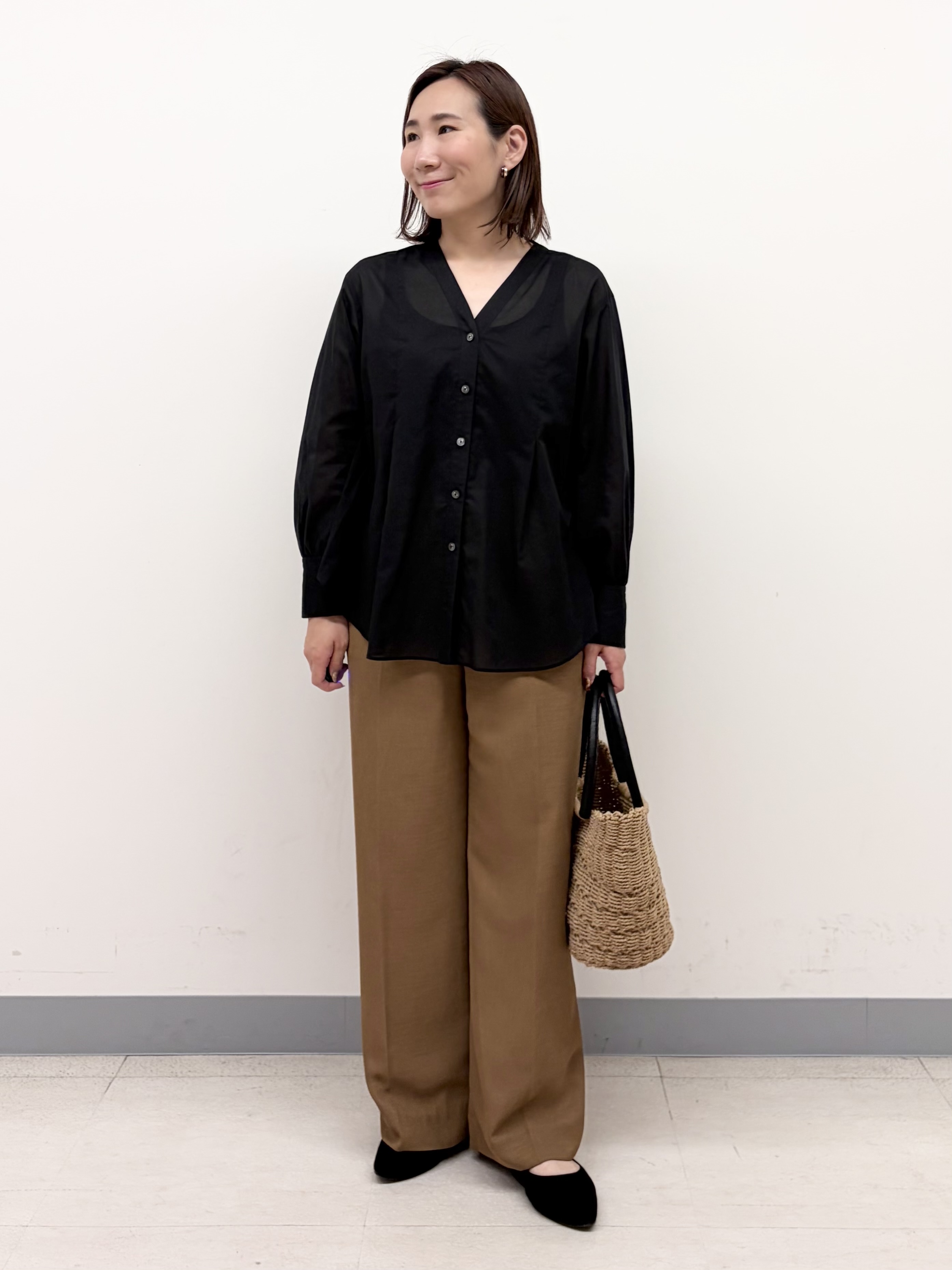 YUKARIさんの「INDIVI｜【洗える／軽やか】無地＆ストライプ柄 切替タックブラウス」を使ったコーディネート