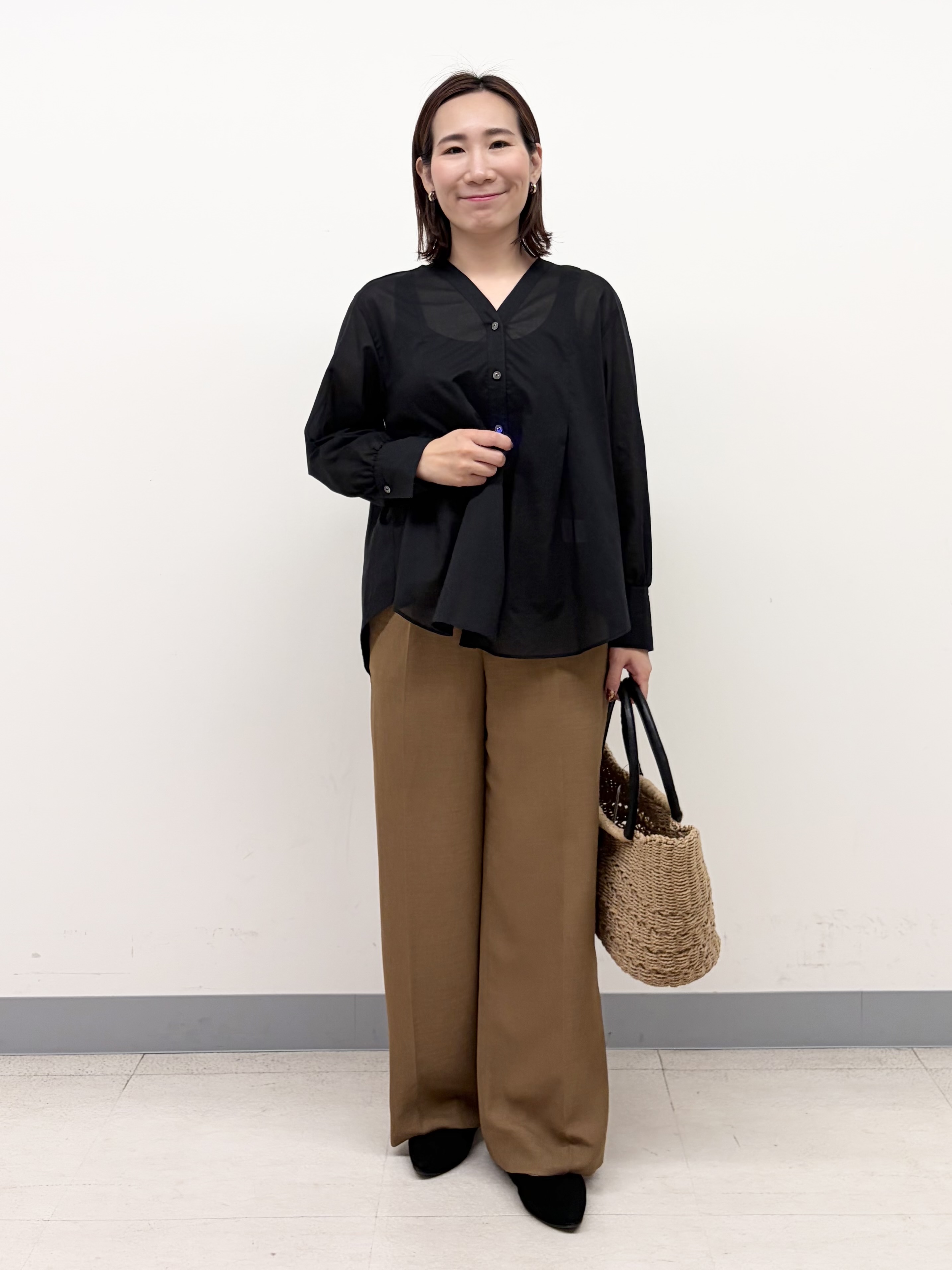 YUKARIさんの「INDIVI｜【洗える／軽やか】無地＆ストライプ柄 切替タックブラウス」を使ったコーディネート