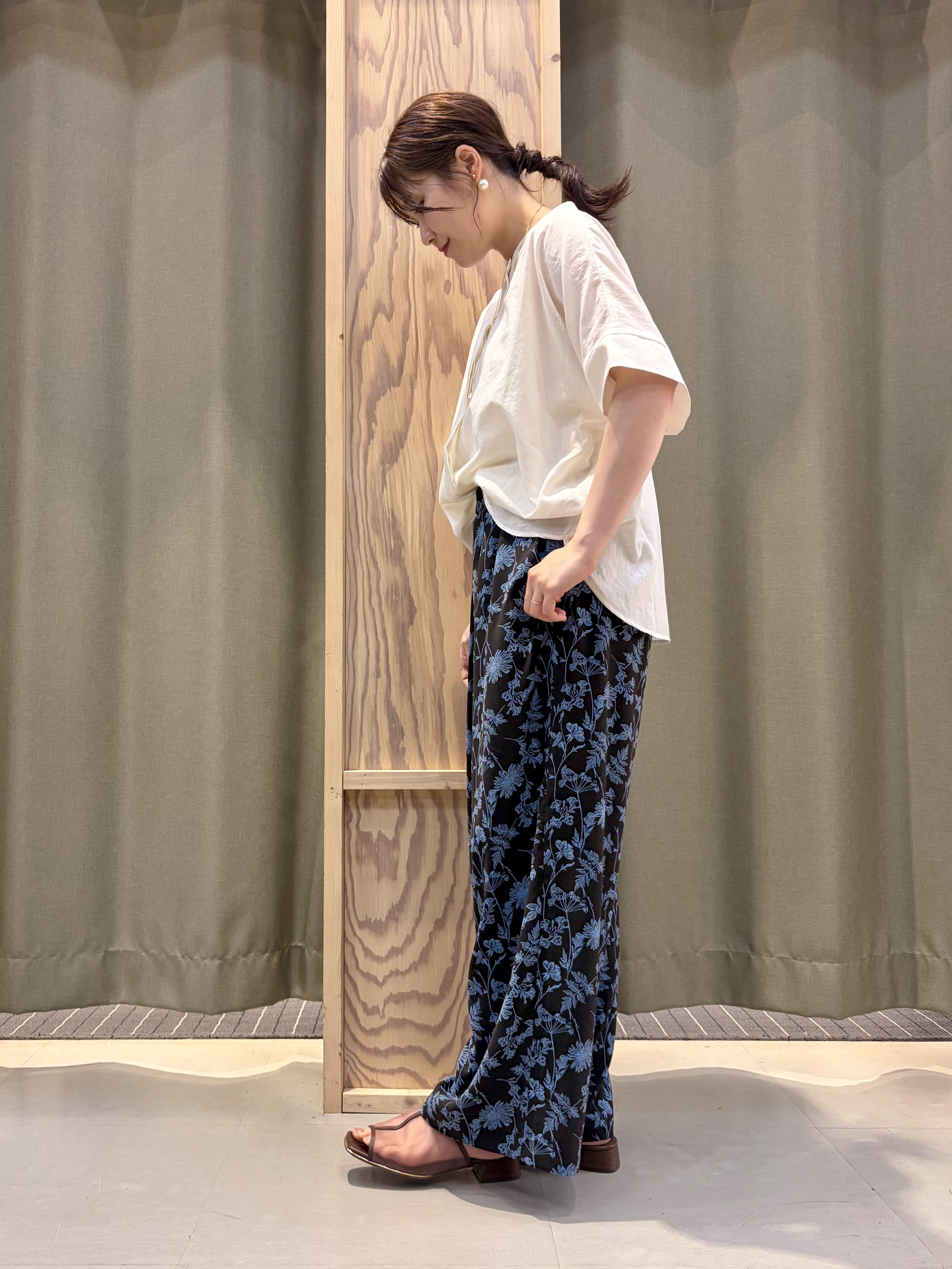 ころさんの「THE SHOP TK｜【高レビュー/体型カバー】さらっと快適 ドルマン5分袖ブラウス」を使ったコーディネート