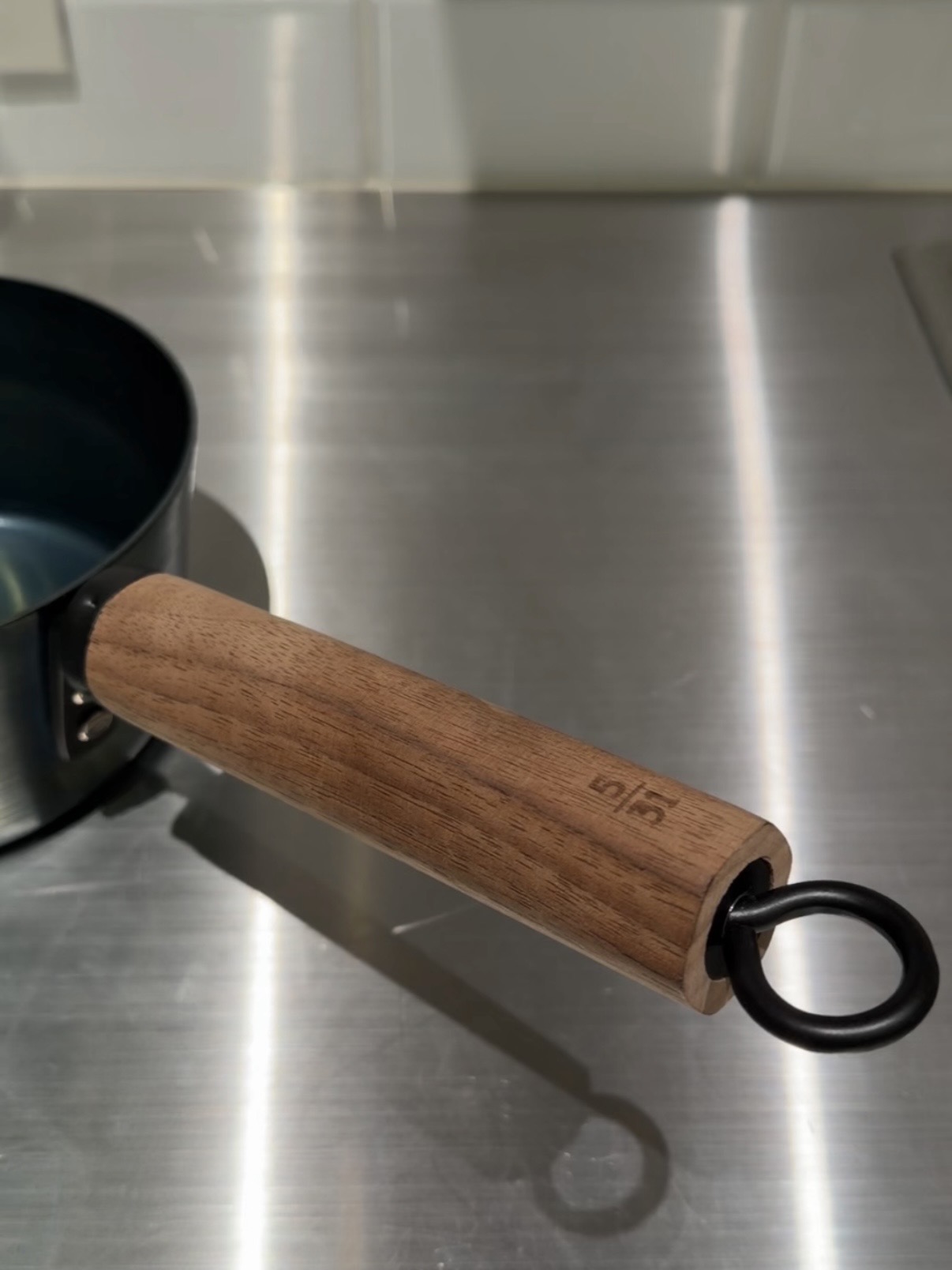 えびさんの「212 KITCHEN STORE｜お味噌汁パン 16cm ウォルナット <藤田金属＞」を使ったコーディネート