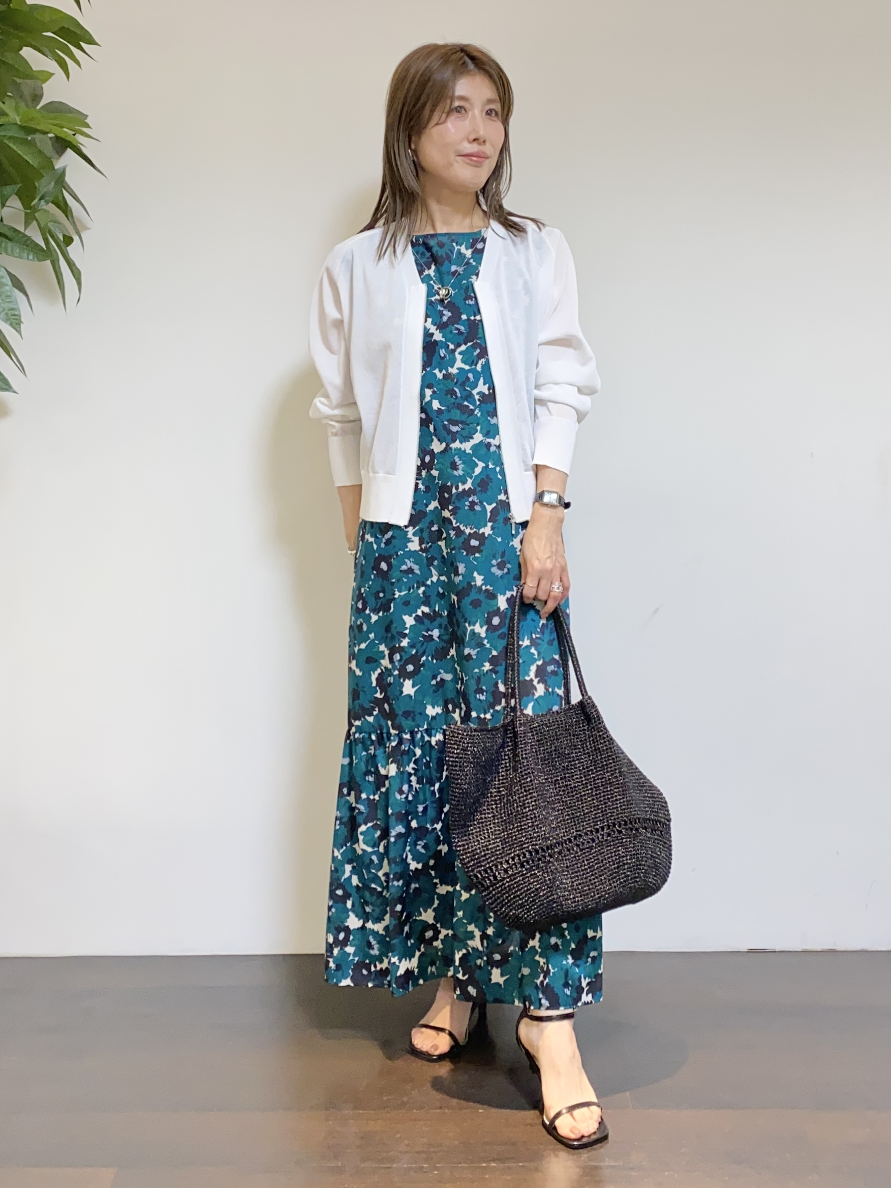 tomoさんの「UNTITLED｜【アンサンブル可/日除け・冷房対策】シアーレーヨンZIPカーディガン」を使ったコーディネート