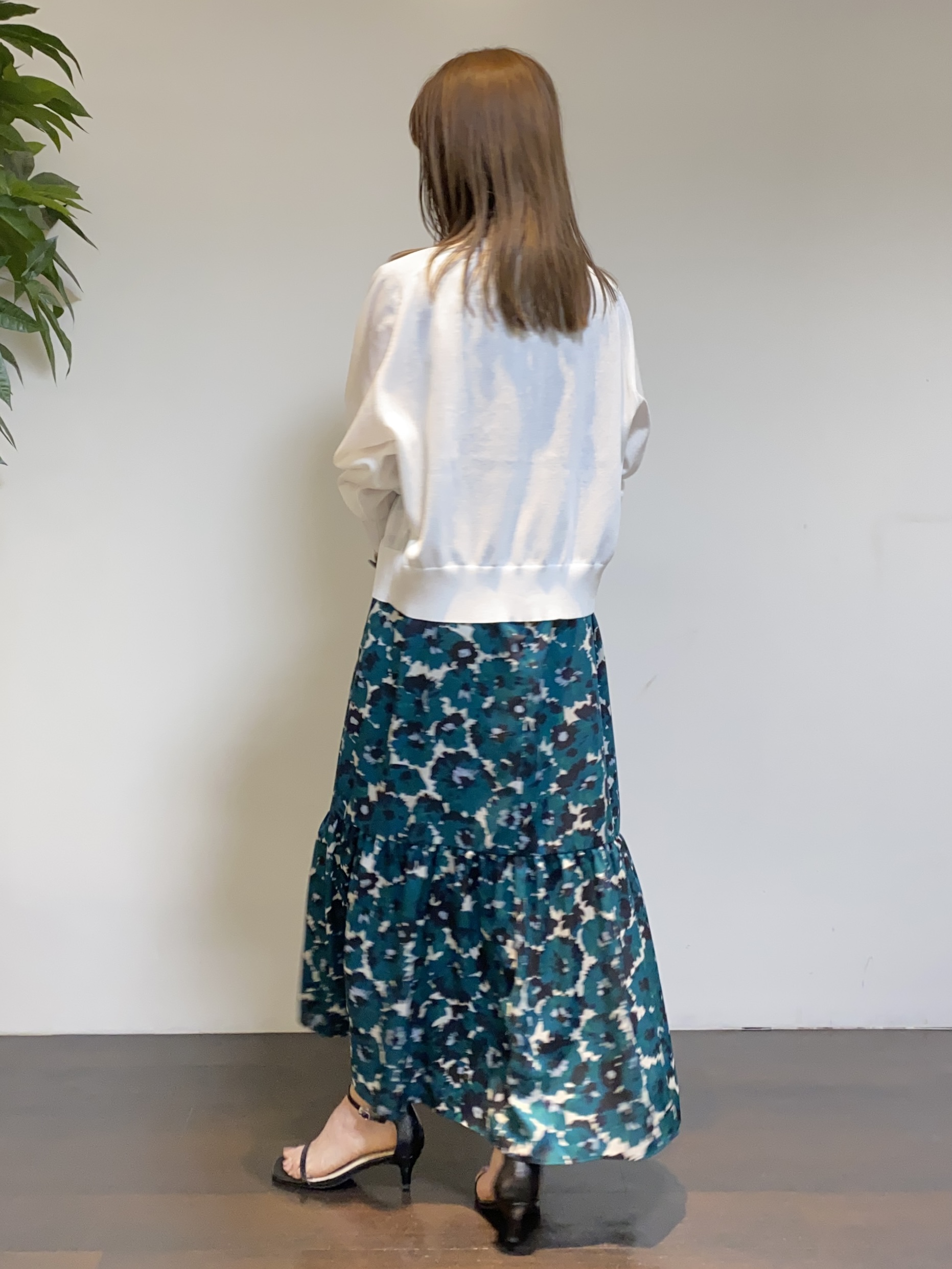 tomoさんの「UNTITLED｜【アンサンブル可/日除け・冷房対策】シアーレーヨンZIPカーディガン」を使ったコーディネート