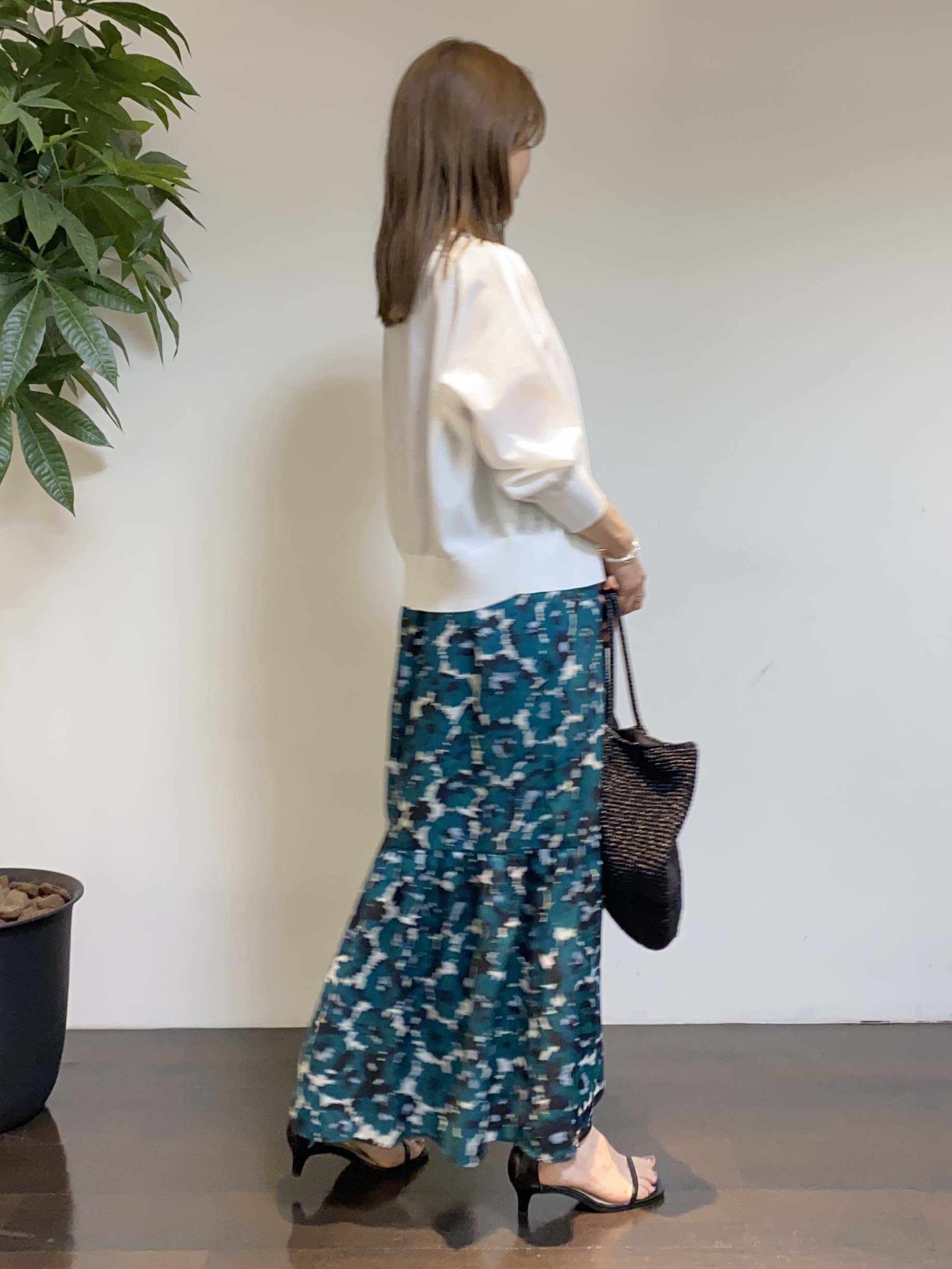 tomoさんの「UNTITLED｜【アンサンブル可/日除け・冷房対策】シアーレーヨンZIPカーディガン」を使ったコーディネート