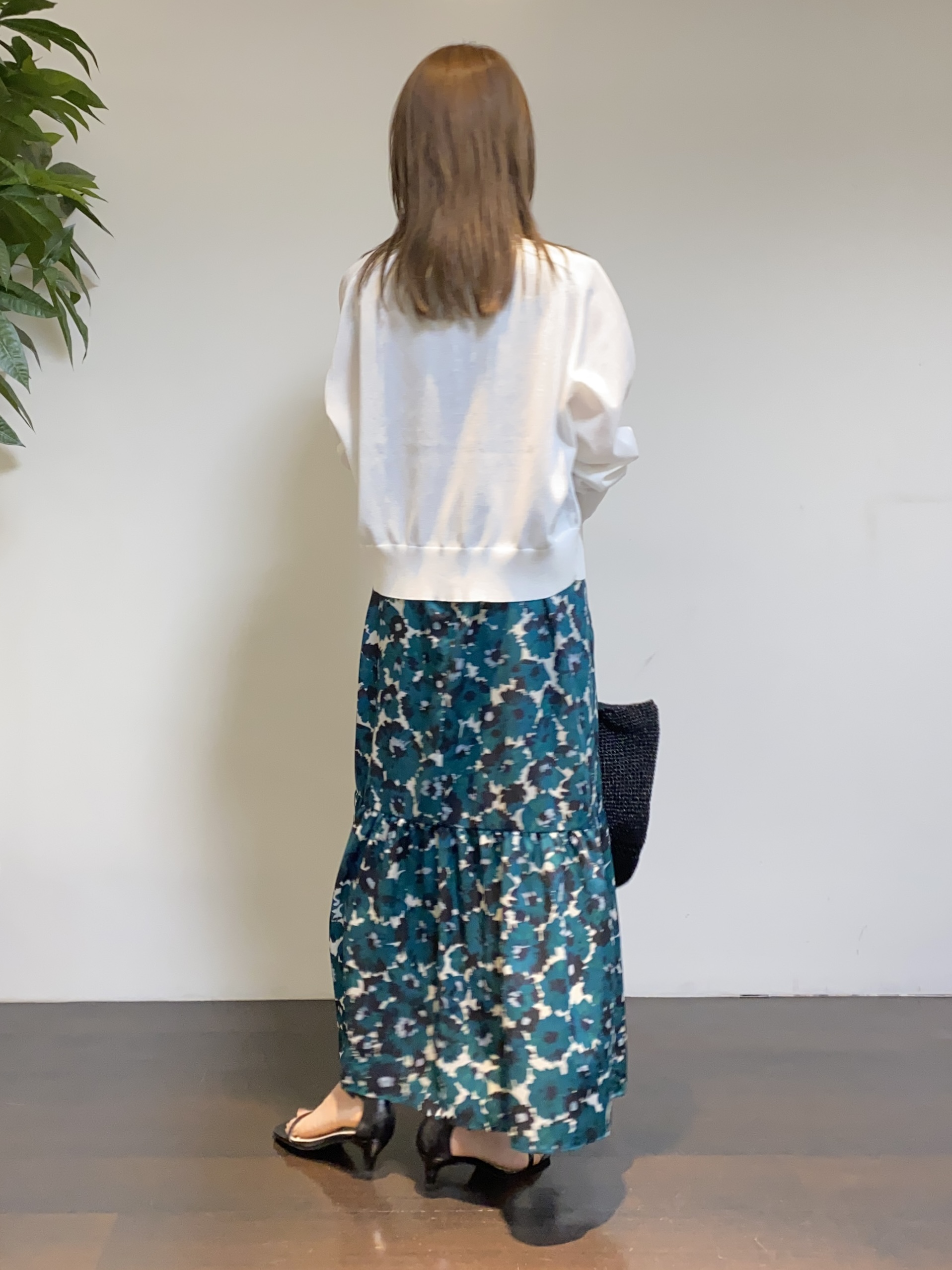 tomoさんの「UNTITLED｜【アンサンブル可/日除け・冷房対策】シアーレーヨンZIPカーディガン」を使ったコーディネート