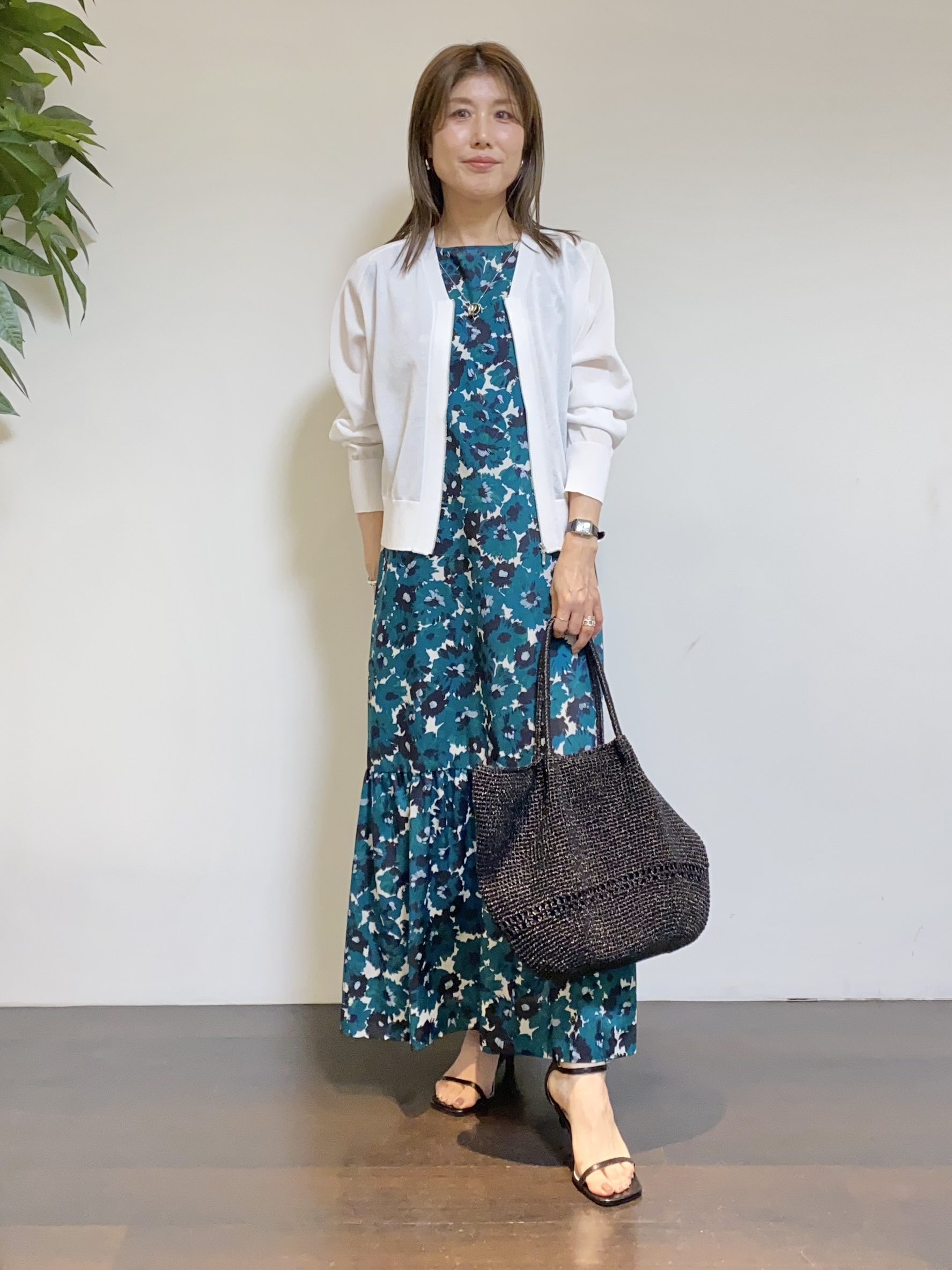 tomoさんの「UNTITLED｜【アンサンブル可/日除け・冷房対策】シアーレーヨンZIPカーディガン」を使ったコーディネート