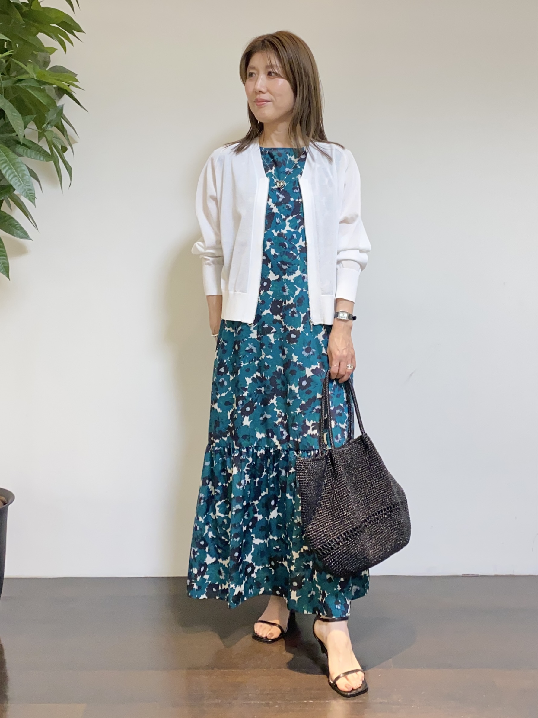 tomoさんの「UNTITLED｜【アンサンブル可/日除け・冷房対策】シアーレーヨンZIPカーディガン」を使ったコーディネート