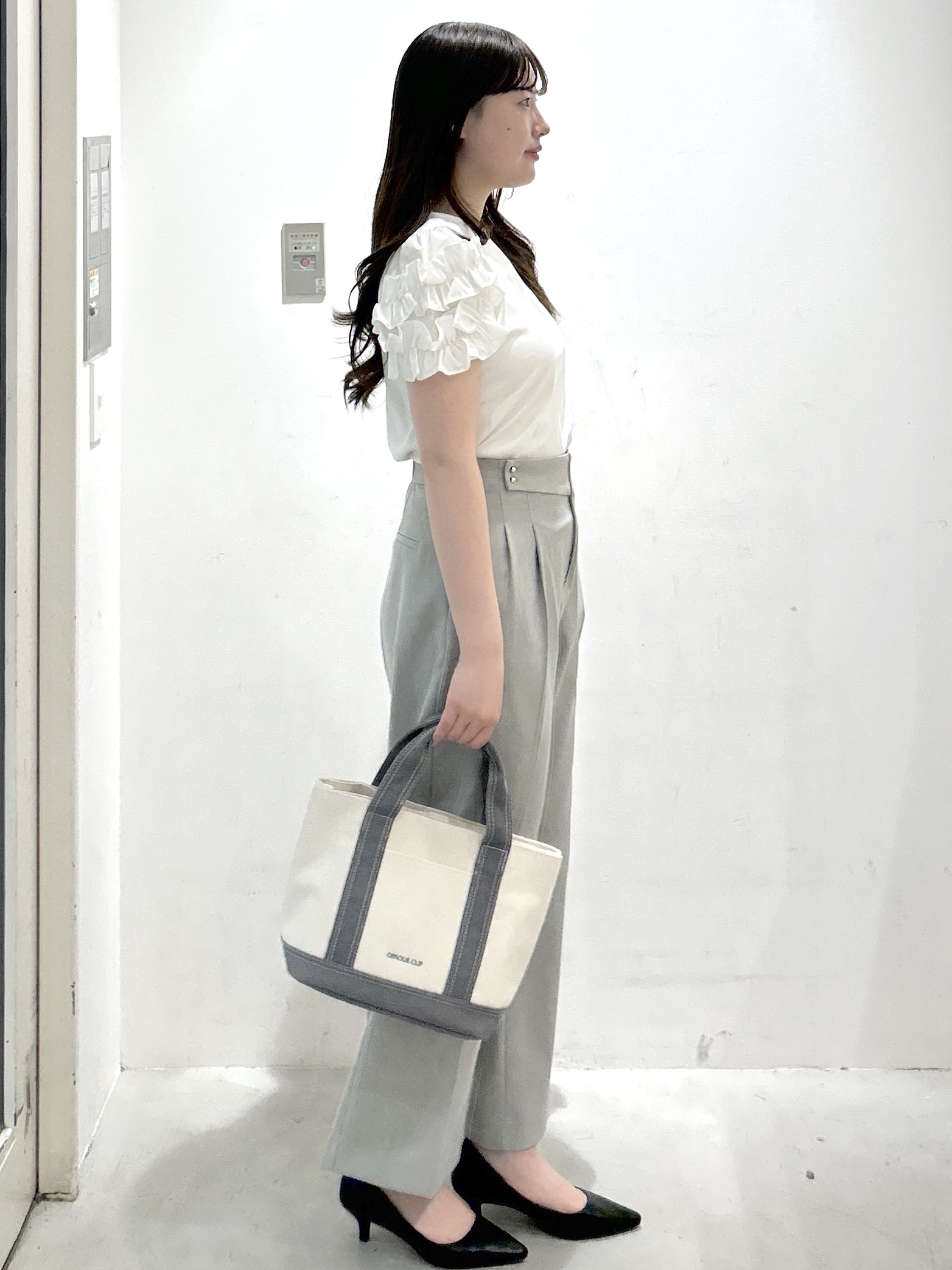 sayaさんの「OPAQUE.CLIP｜フリルドッキングスリーブTシャツ【洗濯機OK／UVケア】」を使ったコーディネート
