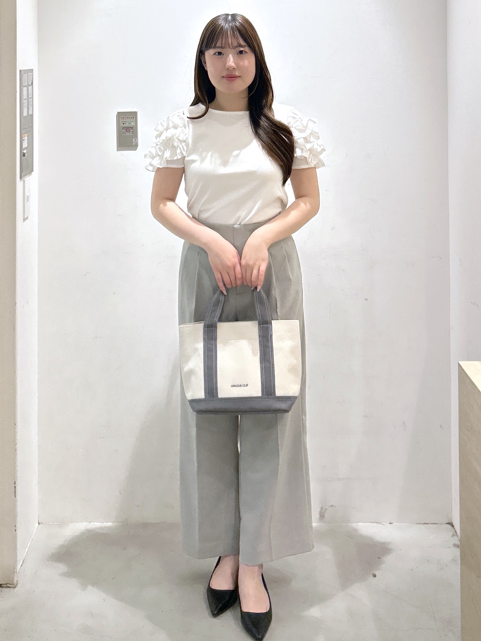 sayaさんの「OPAQUE.CLIP｜フリルドッキングスリーブTシャツ【洗濯機OK／UVケア】」を使ったコーディネート
