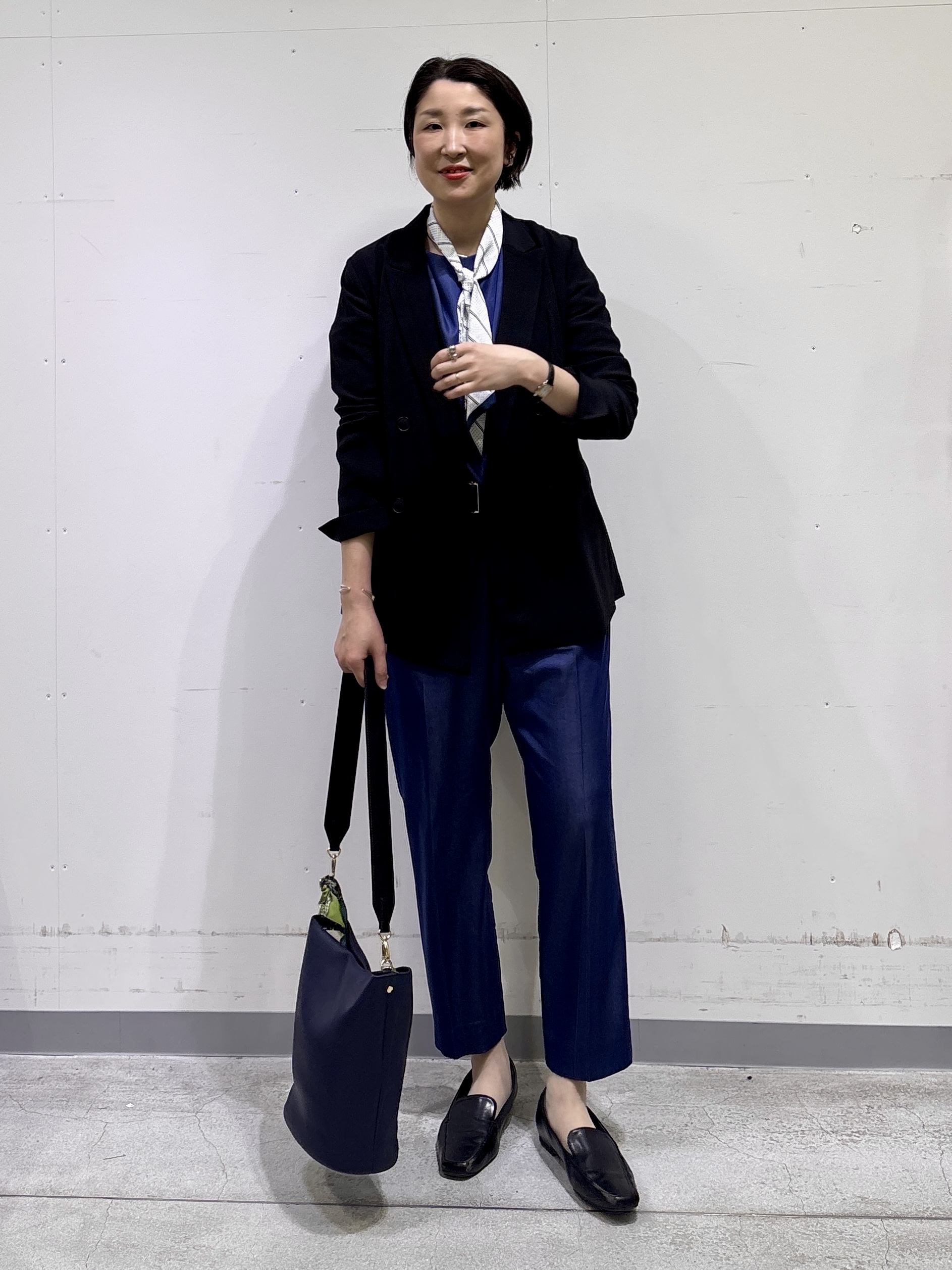 yuriさんの「INDIVI｜【洗える／UVケア／SETUP可能】デニムライク ランタン袖ブラウス」を使ったコーディネート