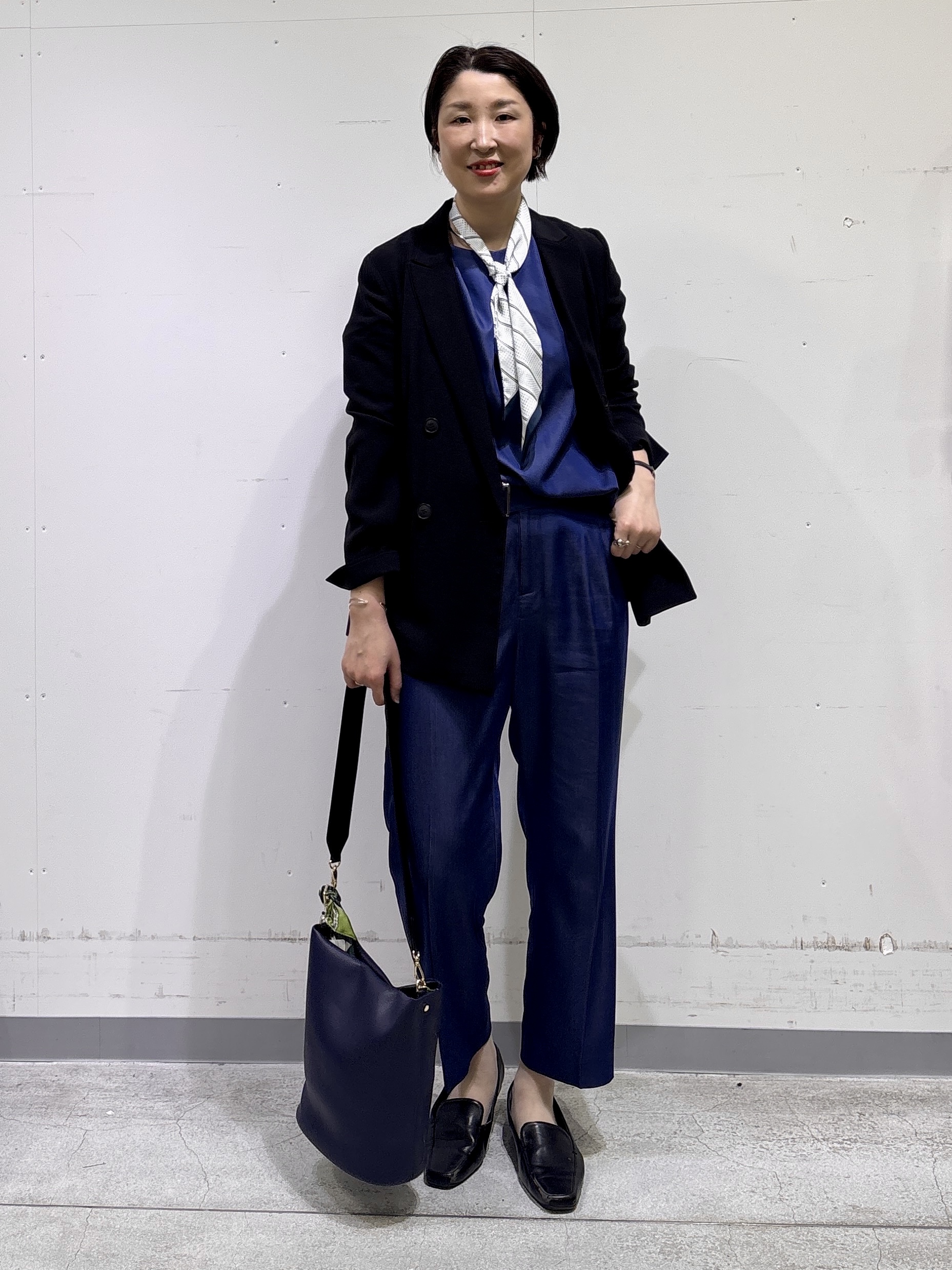 yuriさんの「INDIVI｜【洗える／UVケア／SETUP可能】デニムライク ランタン袖ブラウス」を使ったコーディネート
