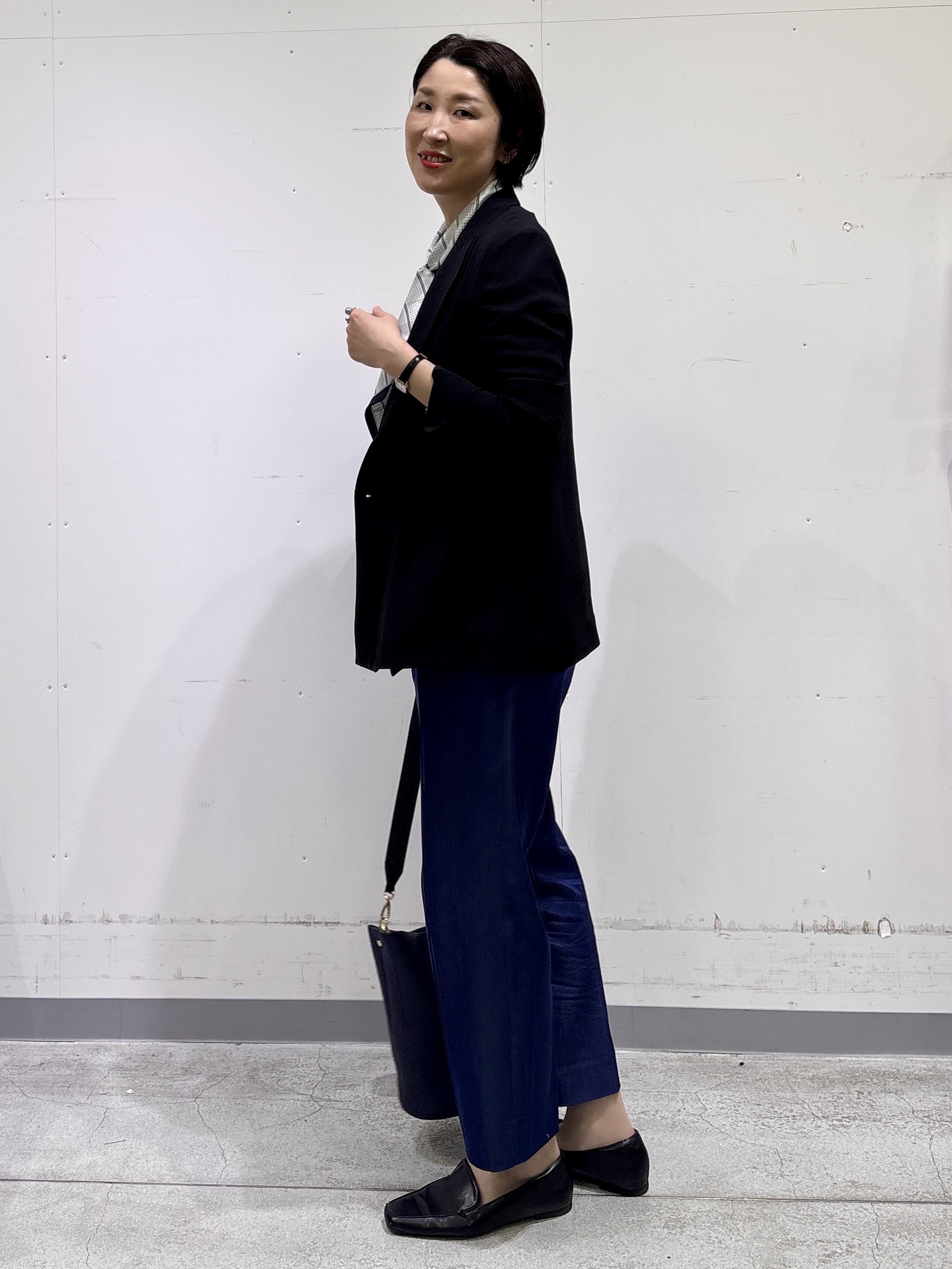 yuriさんの「INDIVI｜【洗える／UVケア／SETUP可能】デニムライク ランタン袖ブラウス」を使ったコーディネート