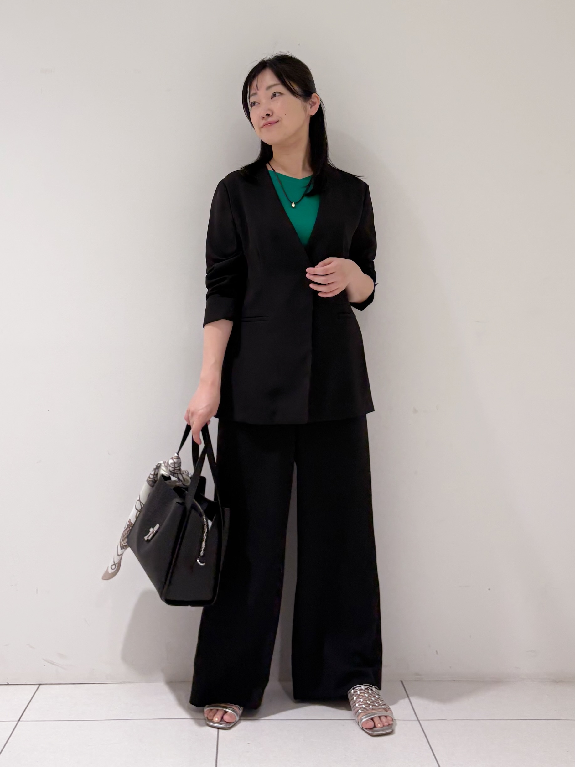 momokoさんの「INDIVI｜【さらに軽く軽快！／着る日傘】ノーカラージャケット」を使ったコーディネート