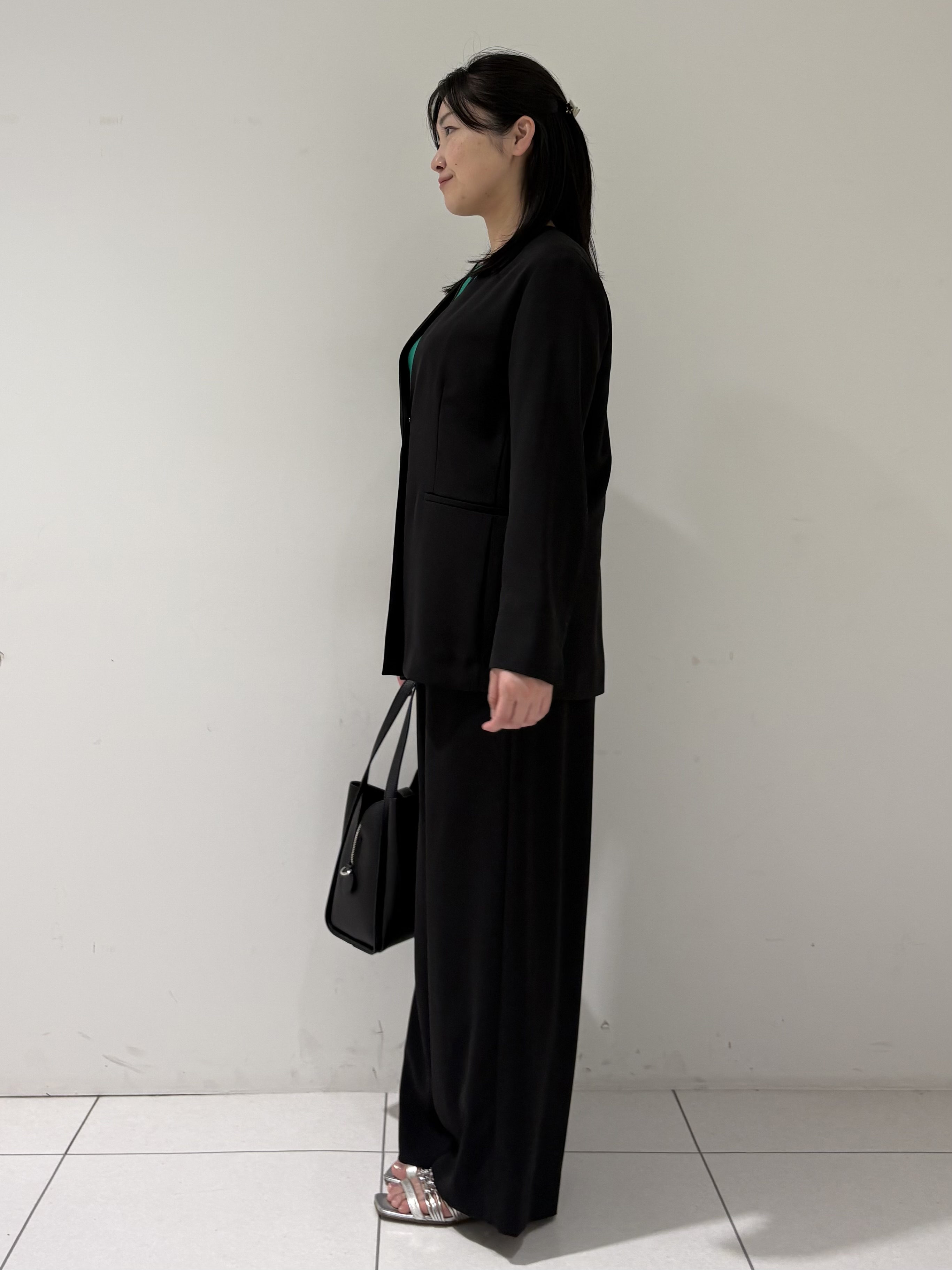 momokoさんの「INDIVI｜【さらに軽く軽快！／着る日傘】ノーカラージャケット」を使ったコーディネート