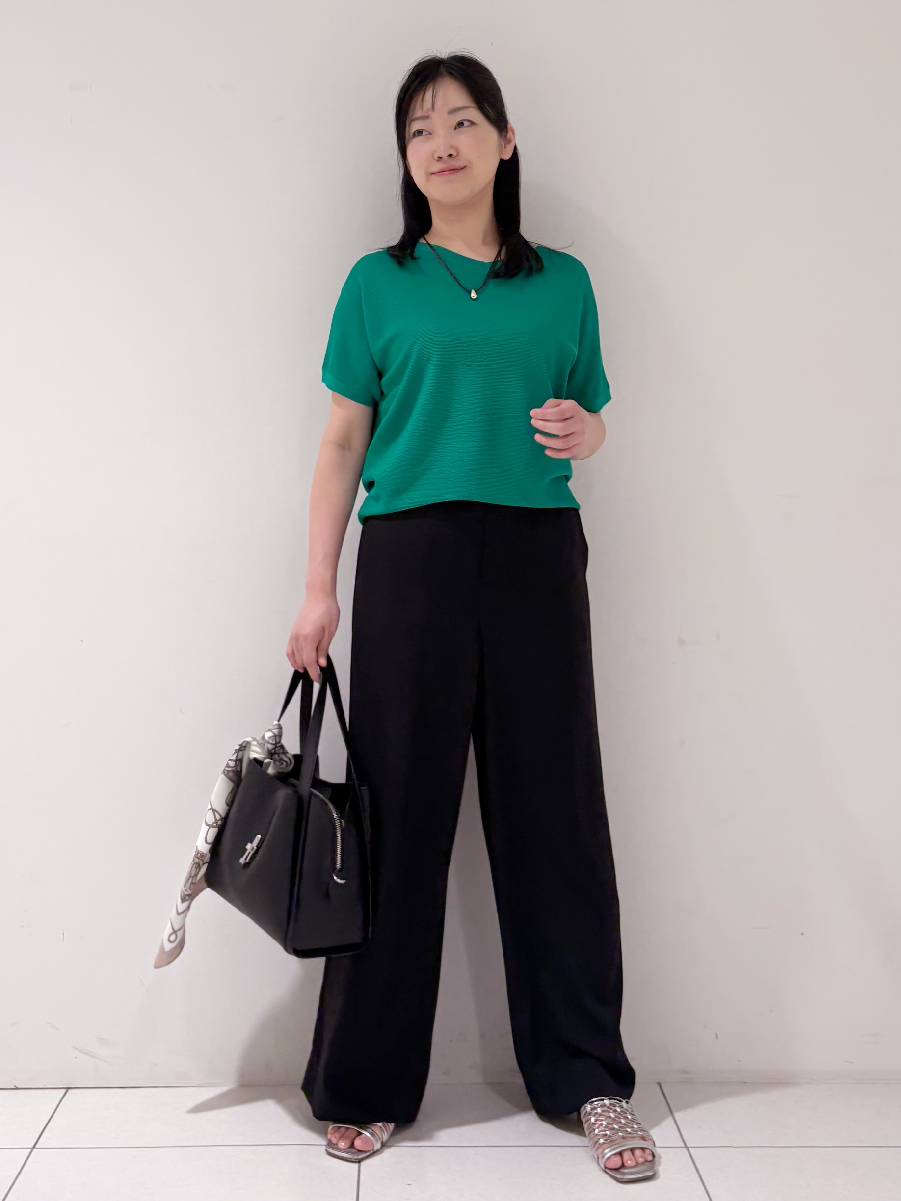 momokoさんの「INDIVI｜【さらに軽く軽快！／着る日傘】ノーカラージャケット」を使ったコーディネート