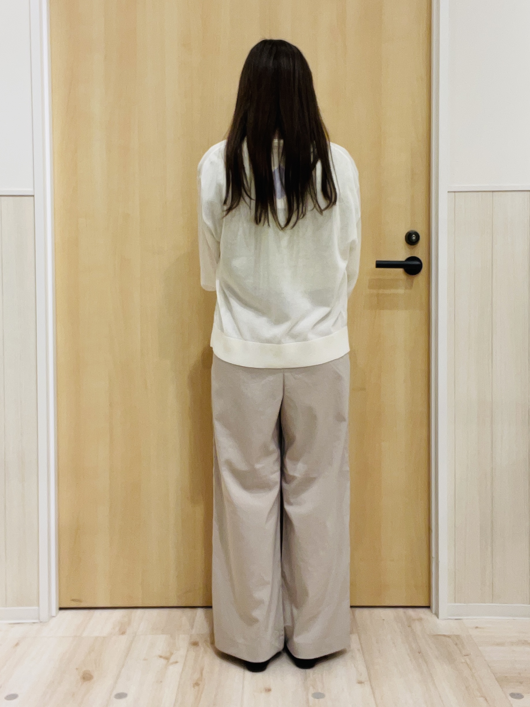 minamiさんの「SHOO･LA･RUE｜【ひんやり/洗濯機可/S-LL】程よいVネックですっきり魅せる ジップアップ 7分袖シアーカーディガ」を使ったコーディネート