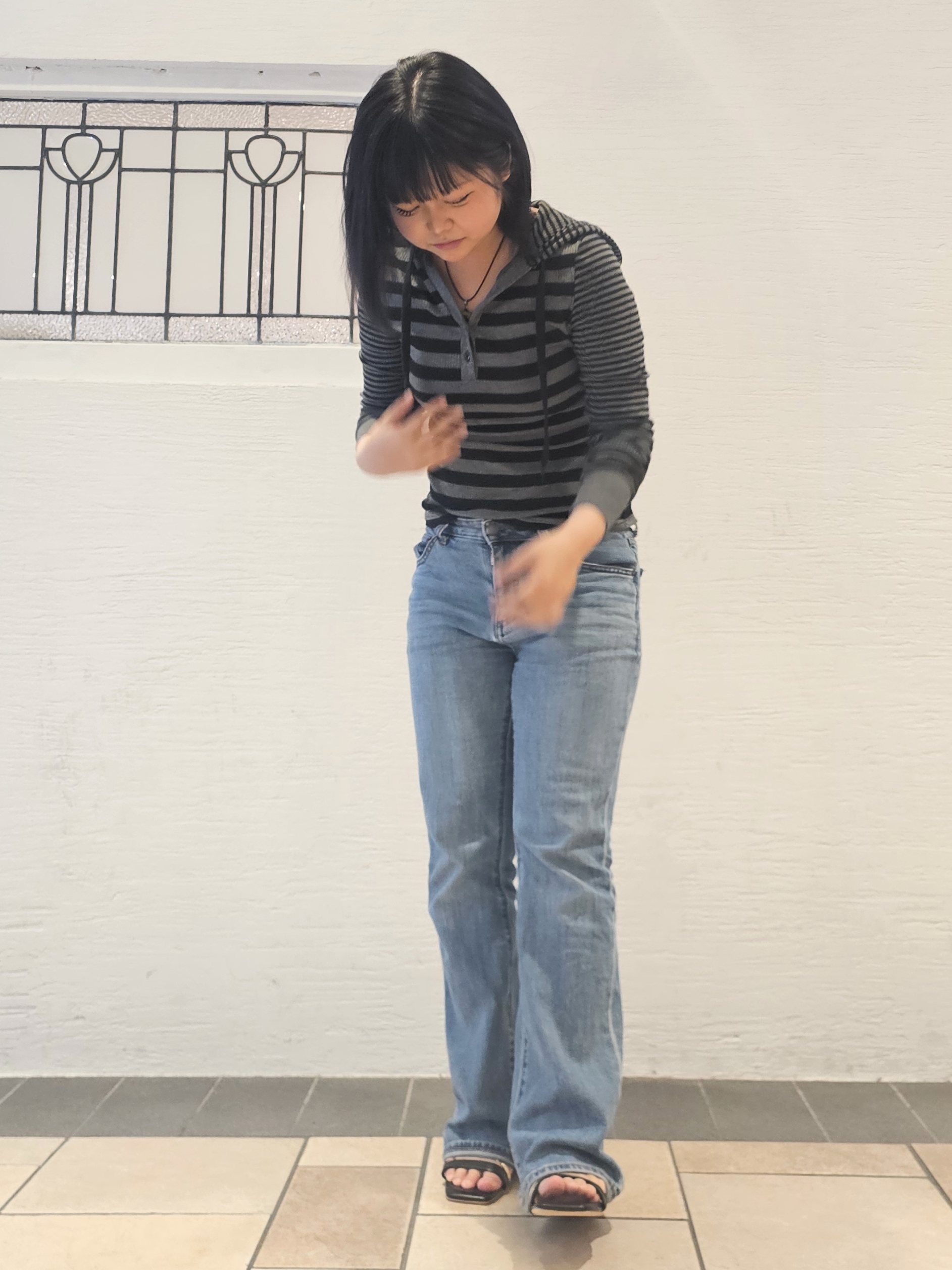 ayaneさんの「ESPERANZA｜ゴールドラインプレートヒールミュール」を使ったコーディネート