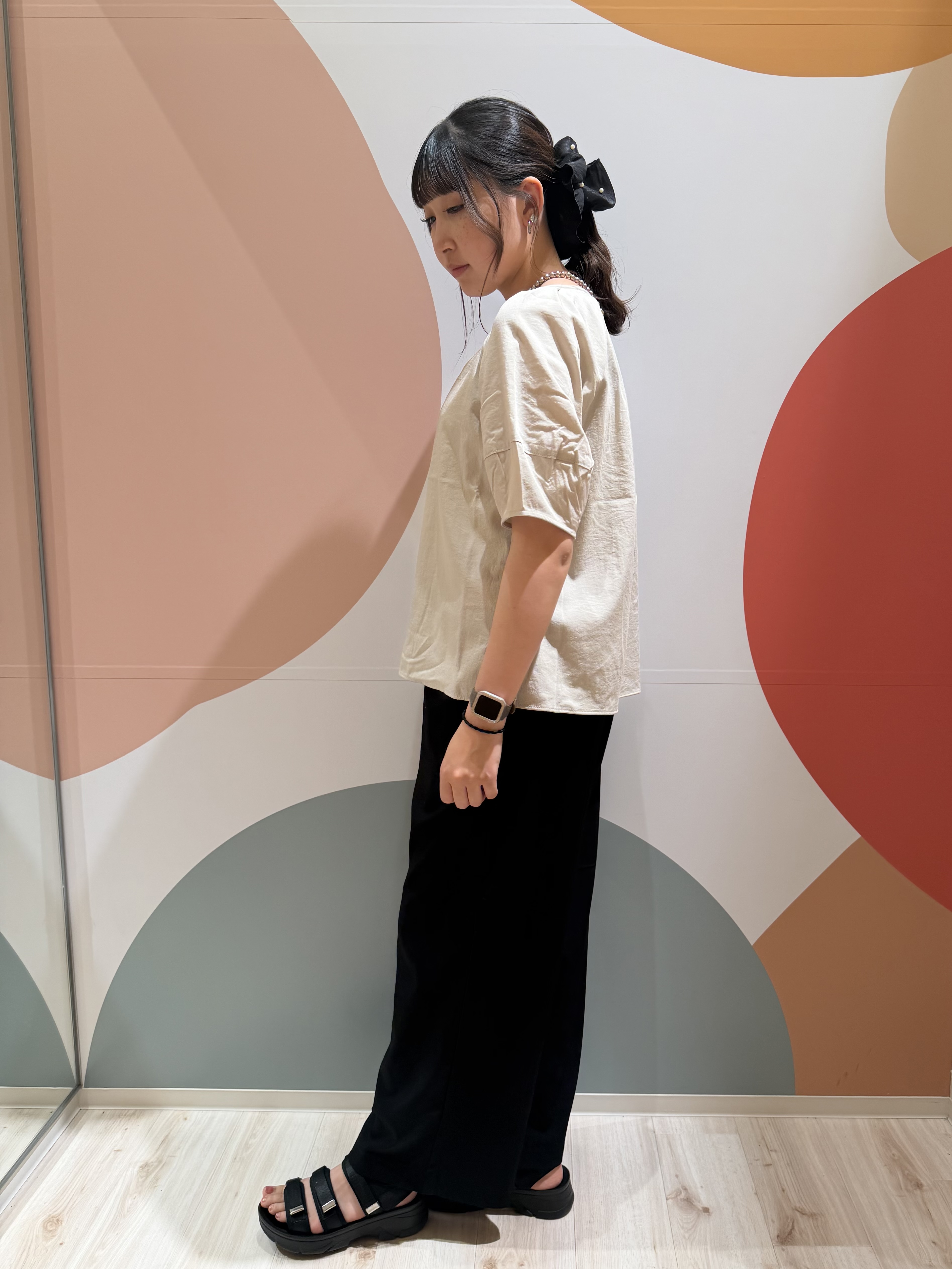 末っ子さんの「SHOO･LA･RUE｜【S-LL/洗濯機可/セットアップ可】軽凛(かろりん) ひんやりタックブラウス」を使ったコーディネート
