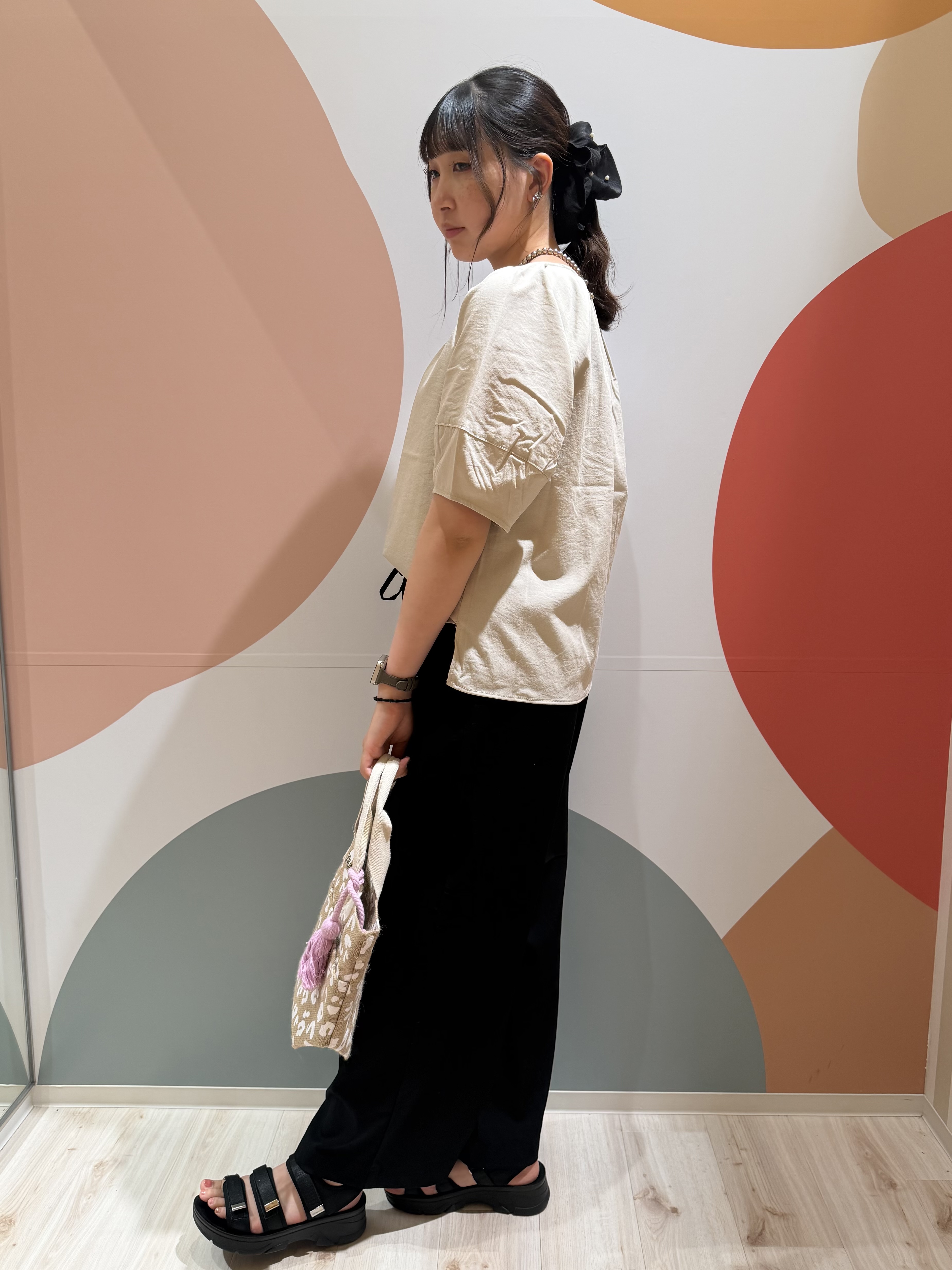 末っ子さんの「SHOO･LA･RUE｜【S-LL/洗濯機可/セットアップ可】軽凛(かろりん) ひんやりタックブラウス」を使ったコーディネート