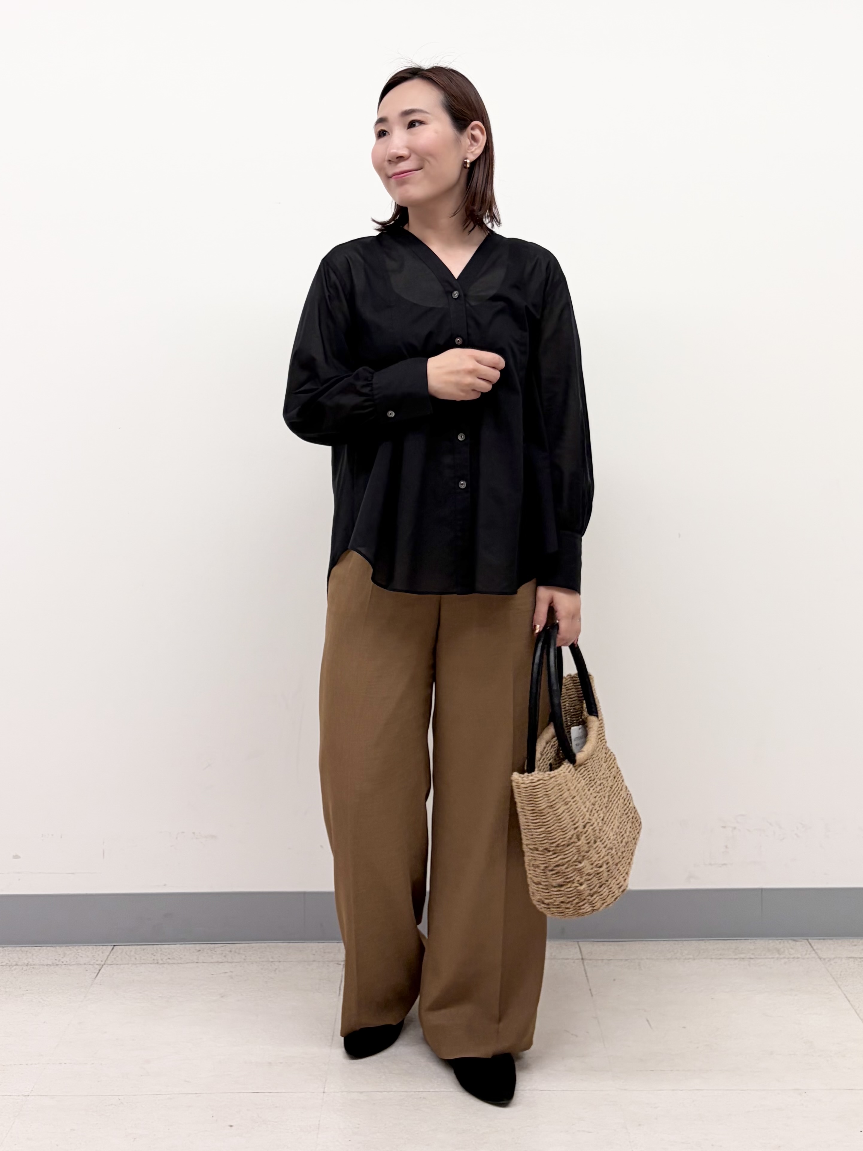 YUKARIさんの「INDIVI｜【接触冷感／2WAY】カシュクールリネンシャツ」を使ったコーディネート
