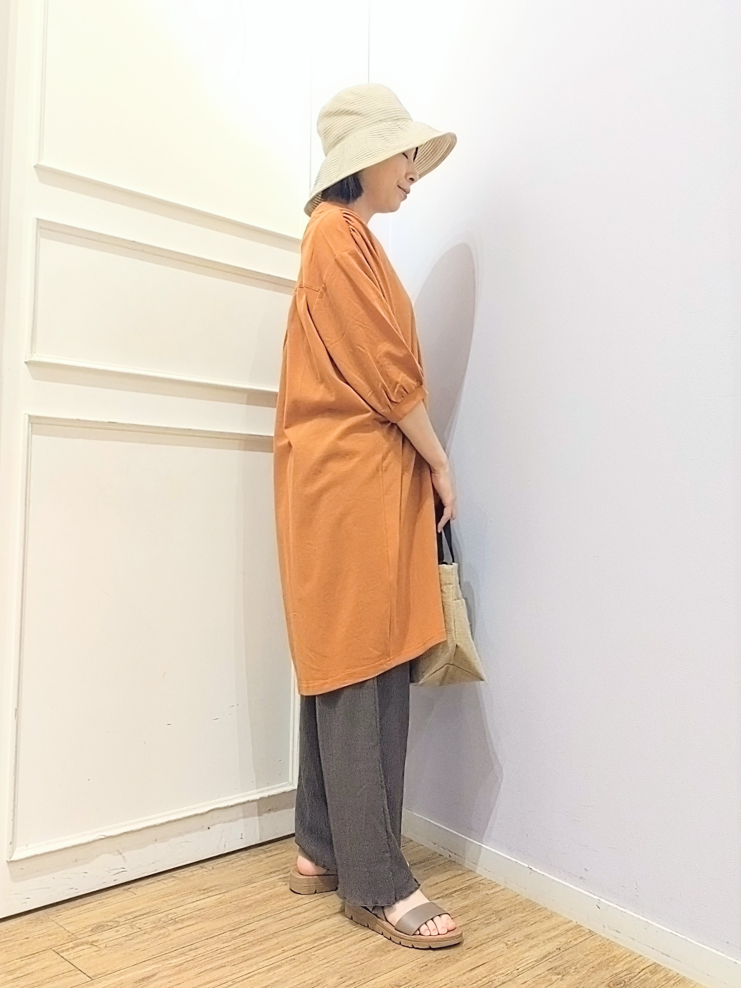 miomioさんの「SHOO･LA･RUE｜【洗濯機可/S-LL】1枚でも羽織でも キーネックシャツワンピース」を使ったコーディネート