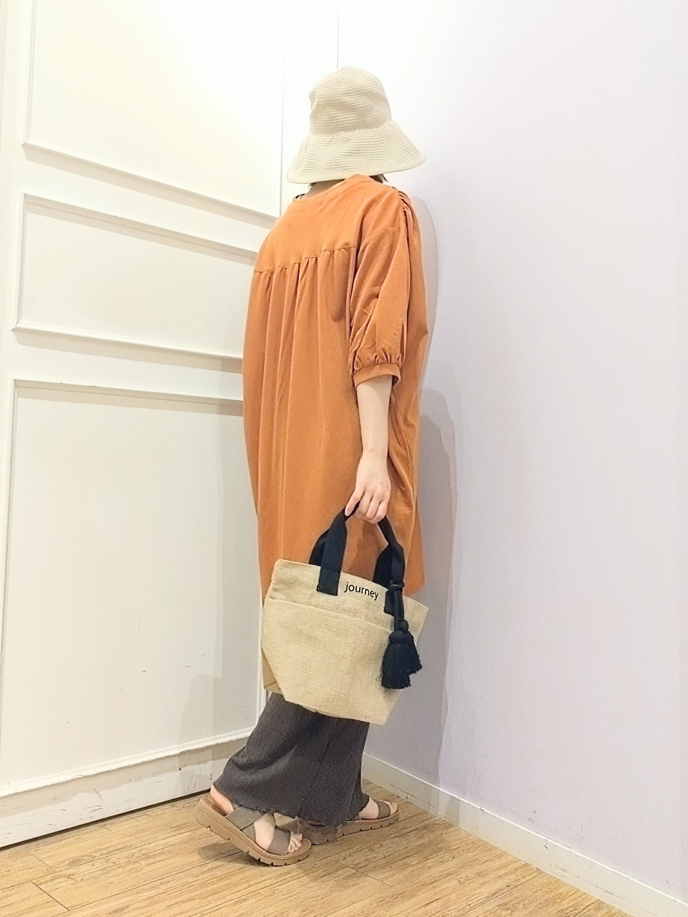 miomioさんの「SHOO･LA･RUE｜【洗濯機可/S-LL】1枚でも羽織でも キーネックシャツワンピース」を使ったコーディネート