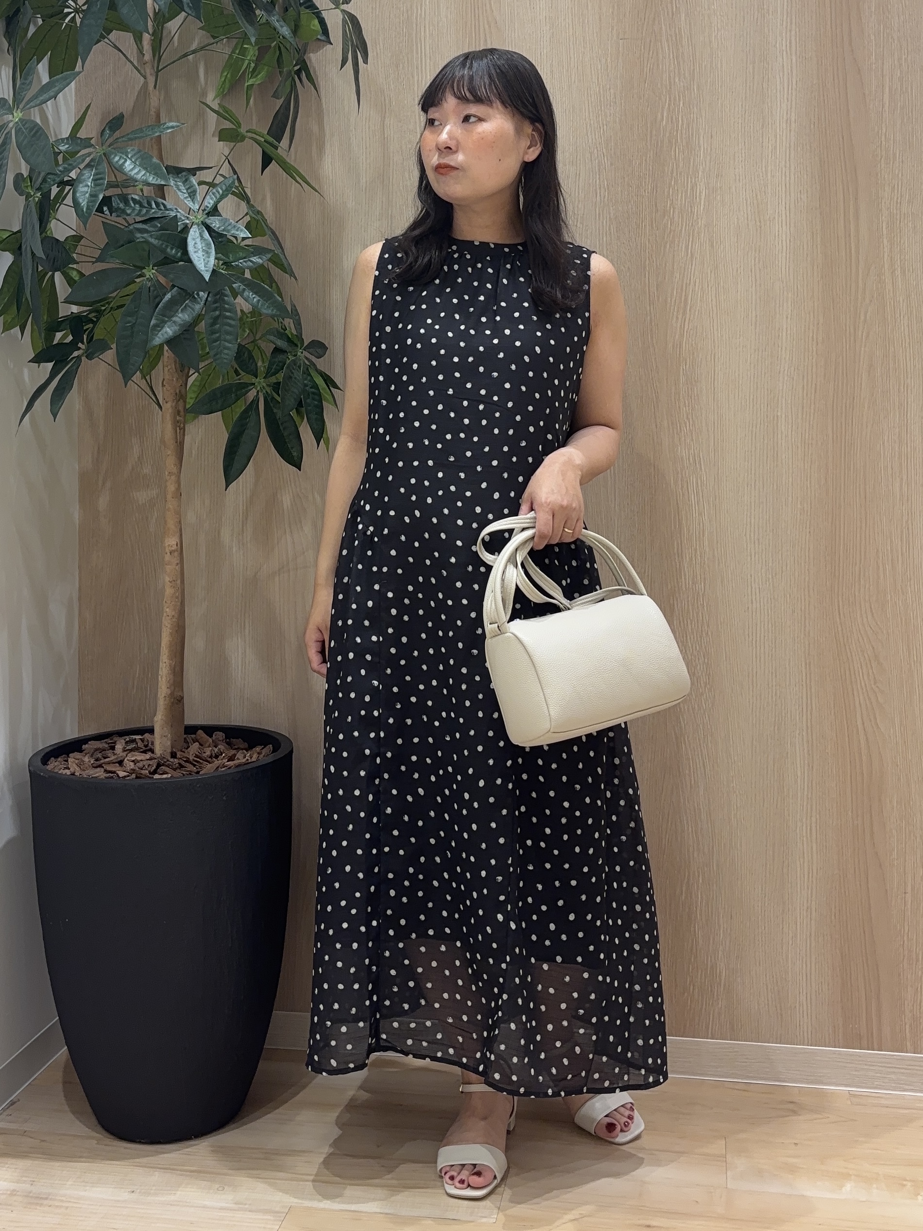 miraiさんの「grove｜高評価！【洗える/名品】大人の透け感、シアーカーディガン」を使ったコーディネート